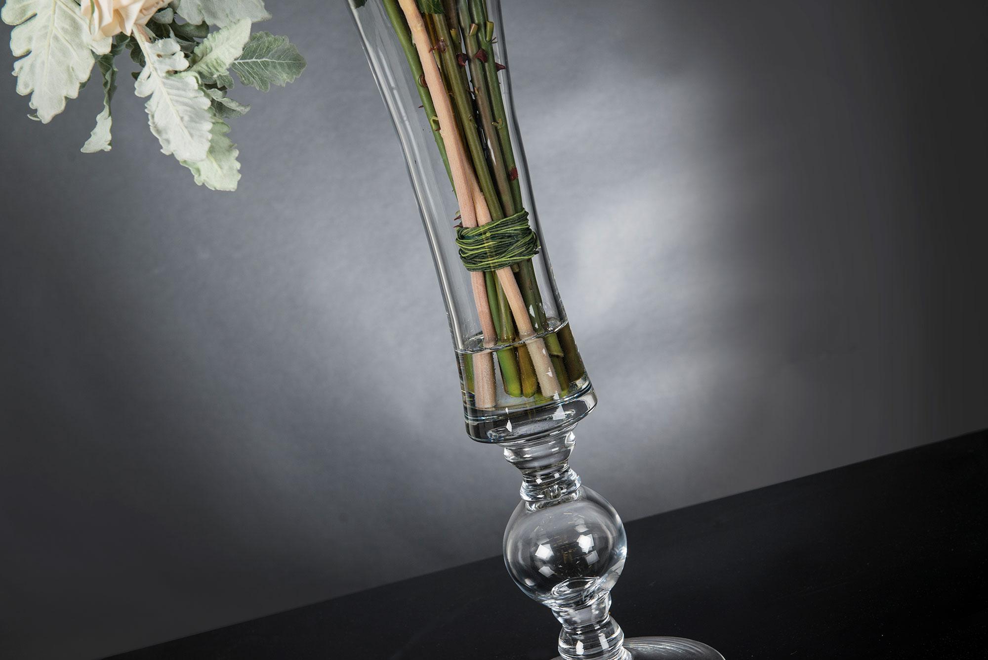 Modern Eternity Vase Fragrance Roses Corfu' Set Arrangement, Flowers, Italy For Sale