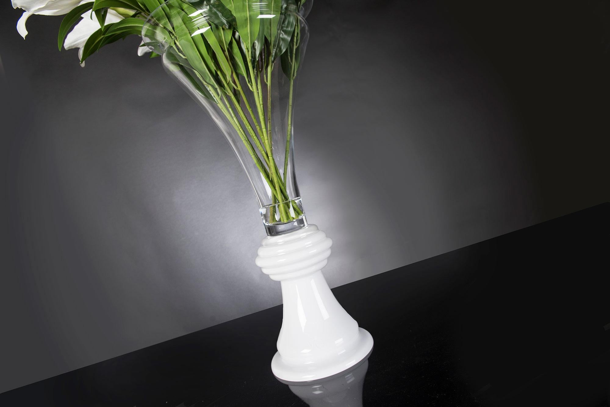 Contemporary Eternity Vase Vanessa Lilium Set Arrangement, Flowers, Italy For Sale