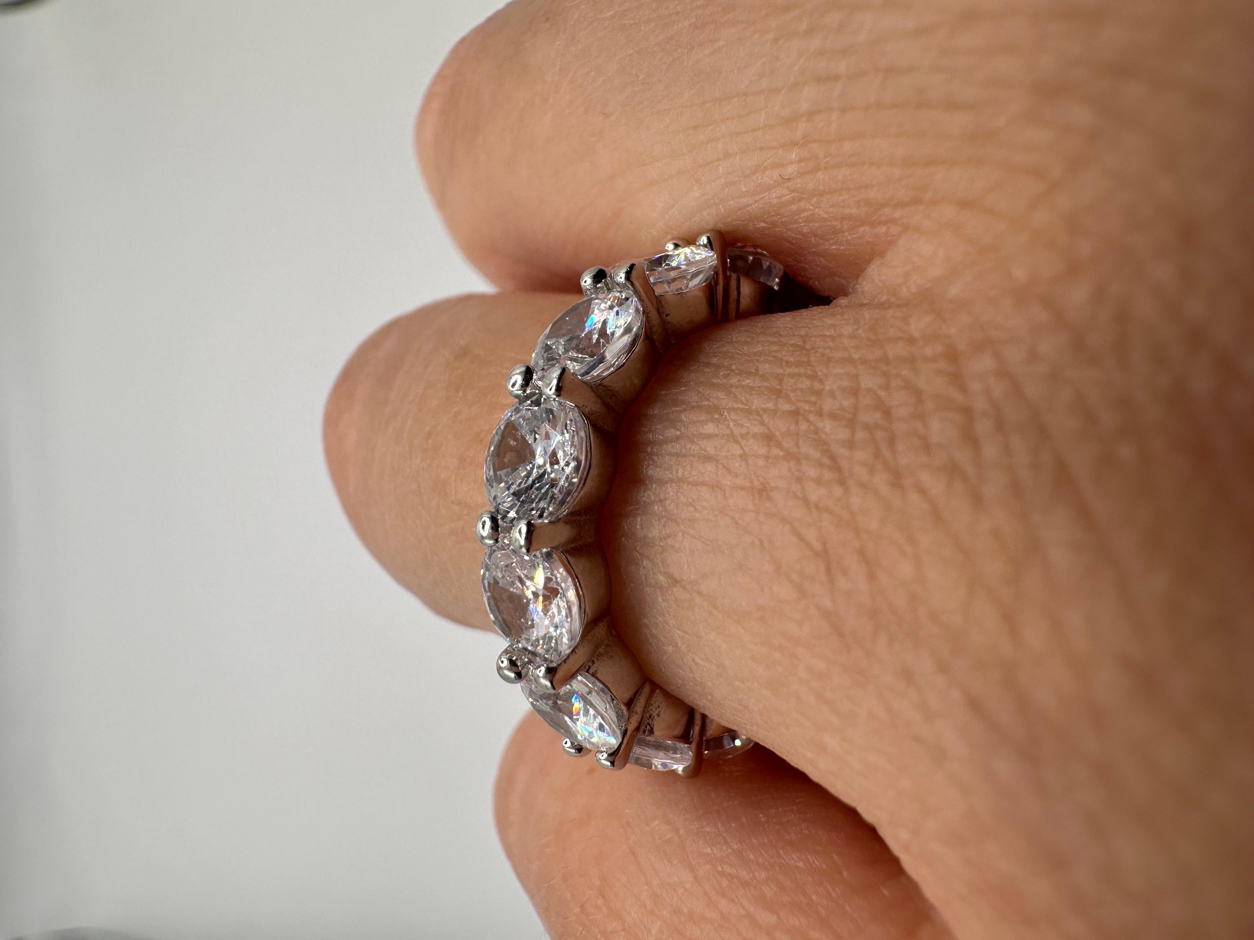 Taglio brillante Fede nuziale dell'eternità anello di diamanti a 3 carati in oro 18KT in vendita