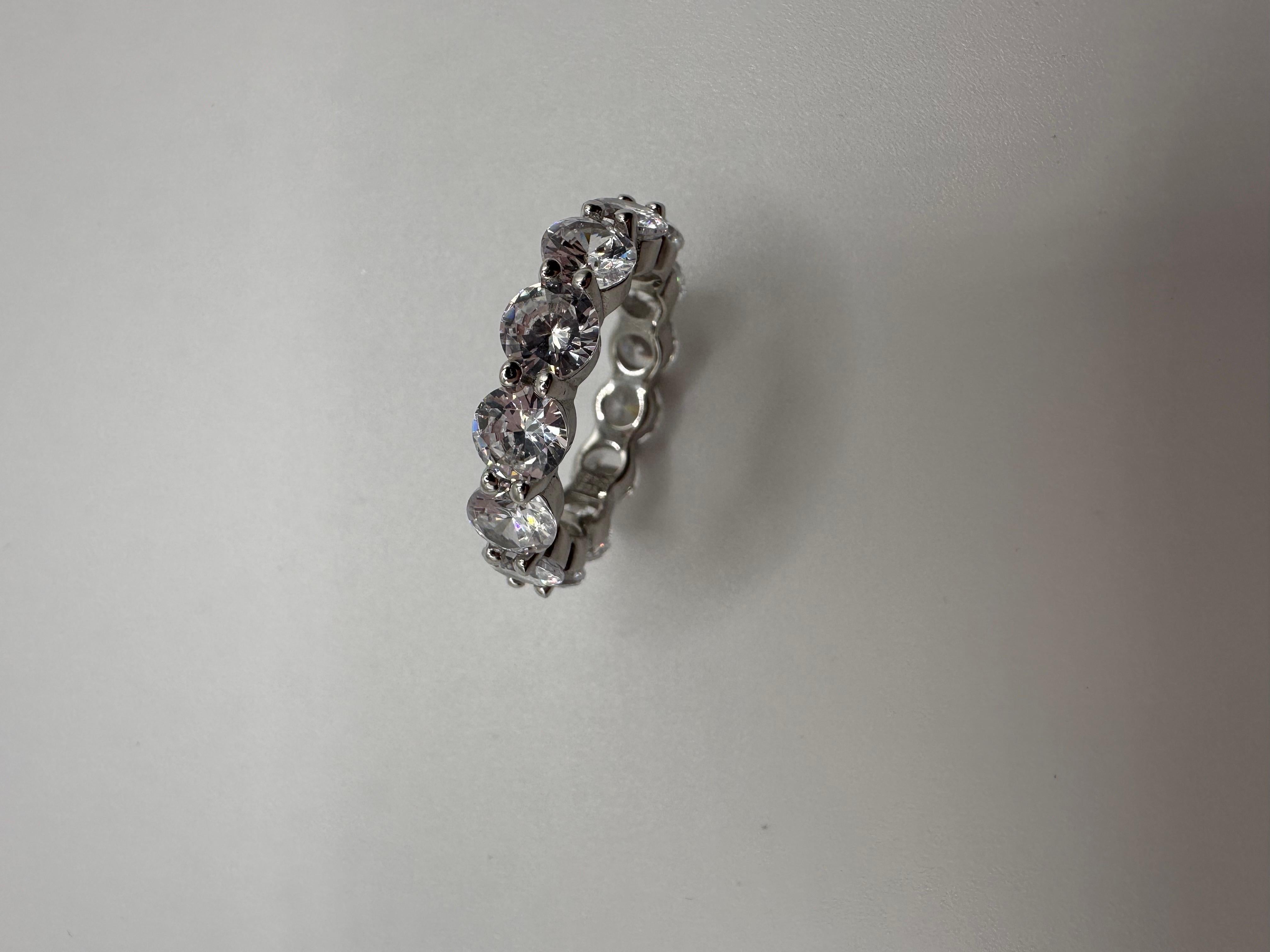 Fede nuziale dell'eternità anello di diamanti a 3 carati in oro 18KT in vendita 1
