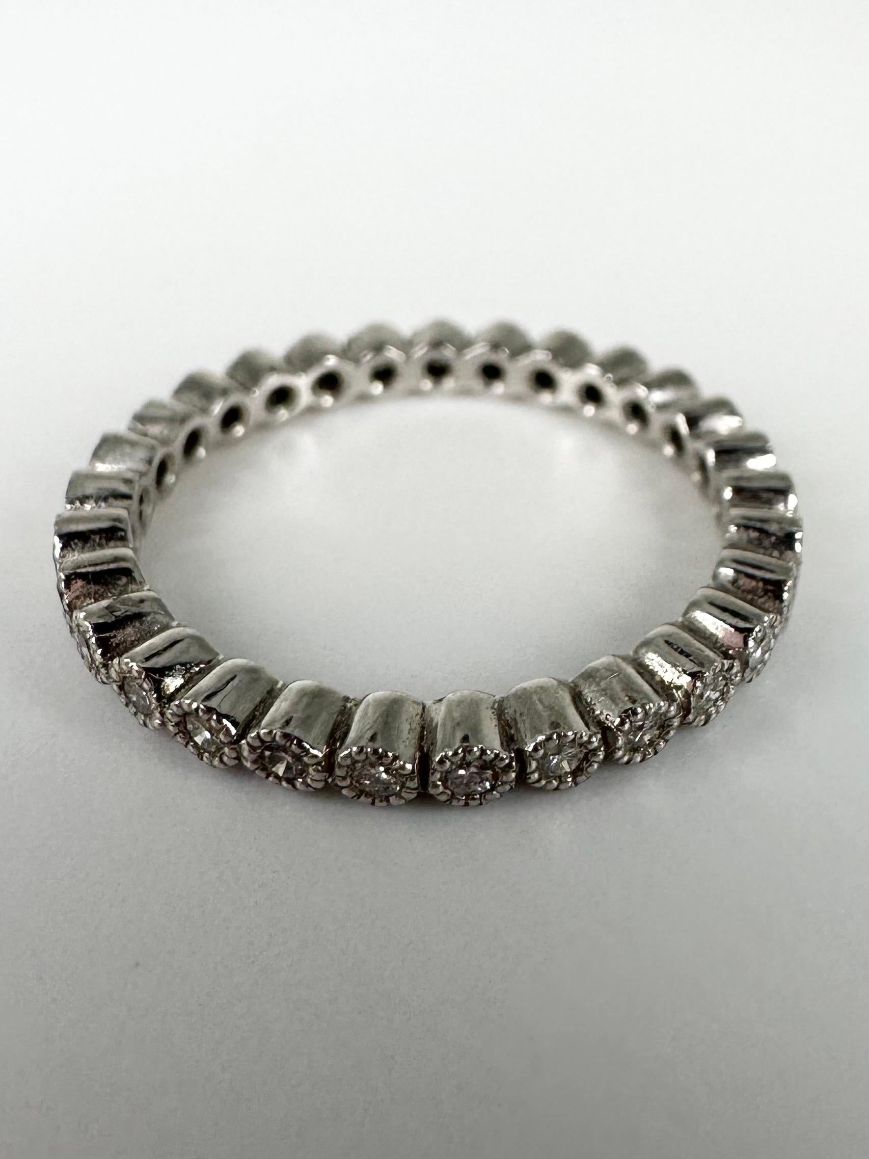 Eternity wedding band diamond ring  In New Condition For Sale In Jupiter, FL