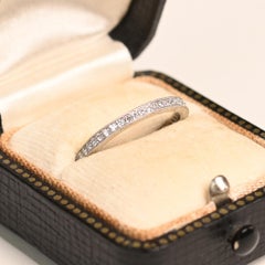 Bande de diamants pour l'éternité. Diamant de mariage taille unique en platine gravé 2mm