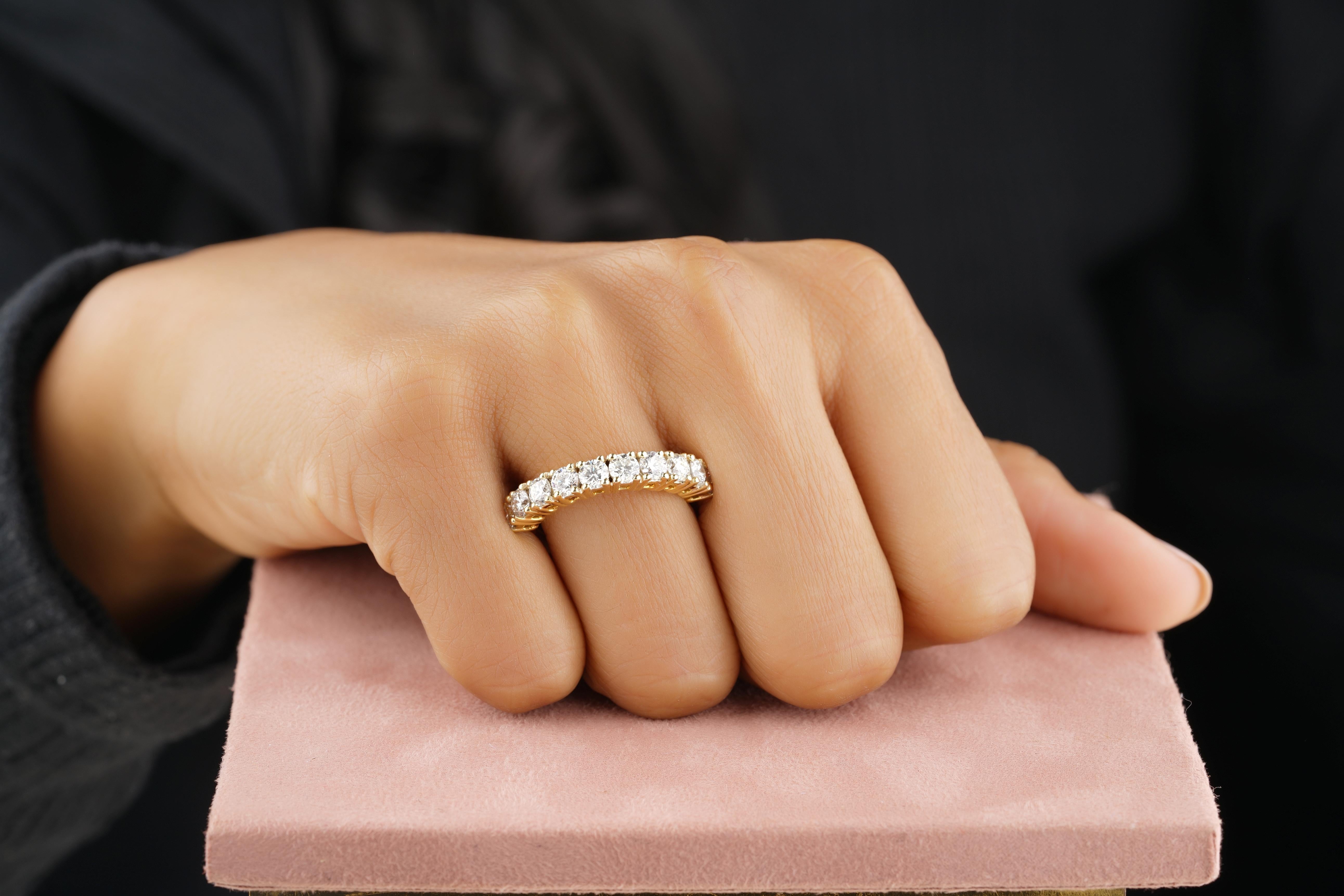Art Deco Eternity Wedding Diamond Band in 14K Solid Gold (Certified) For Sale