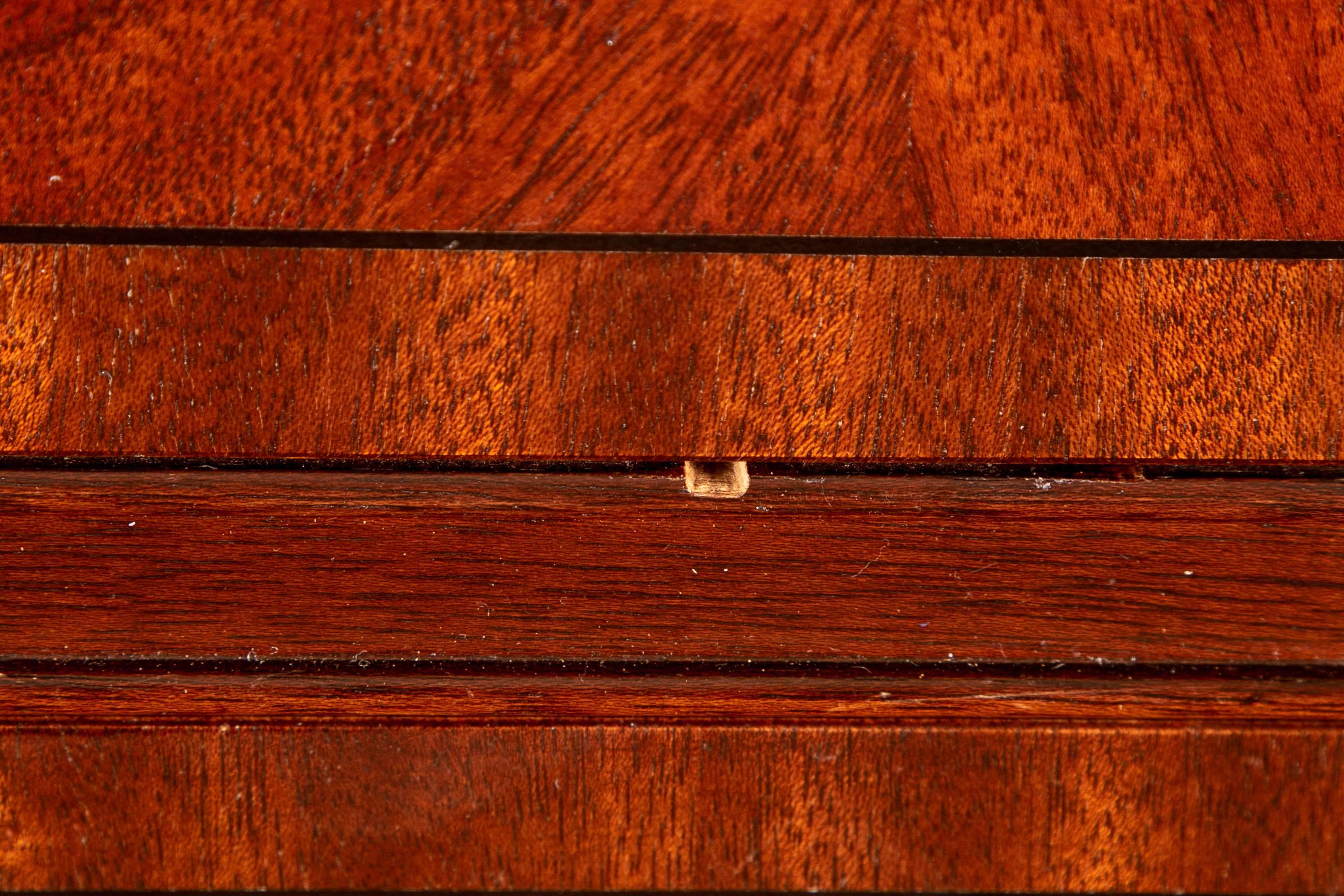 Ethan Allen 18th Century Style Tall Mahogany Mule Chest with Multiple Drawers In Good Condition In Bridgeport, CT