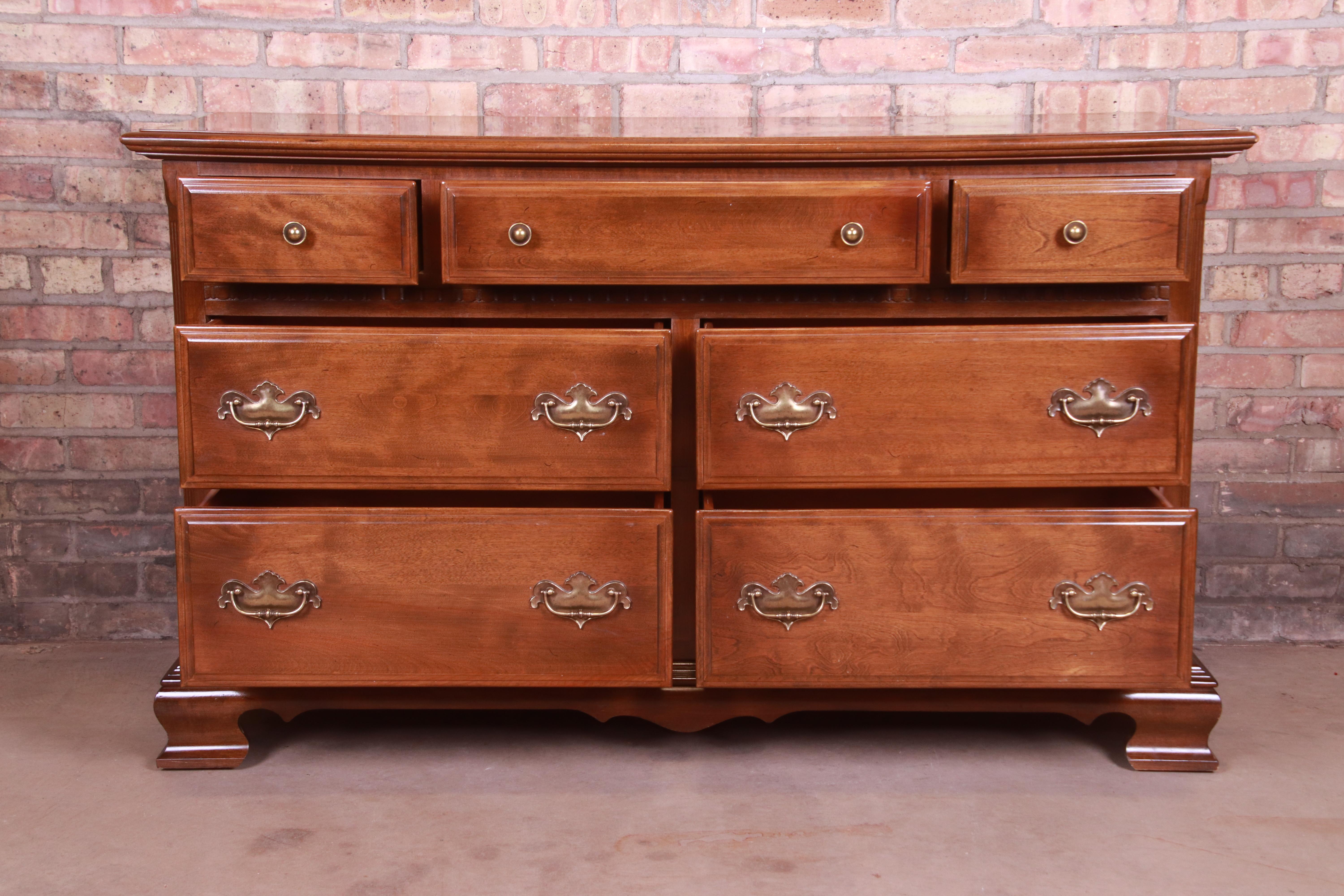 20th Century Ethan Allen American Chippendale Solid Maple Seven-Drawer Dresser
