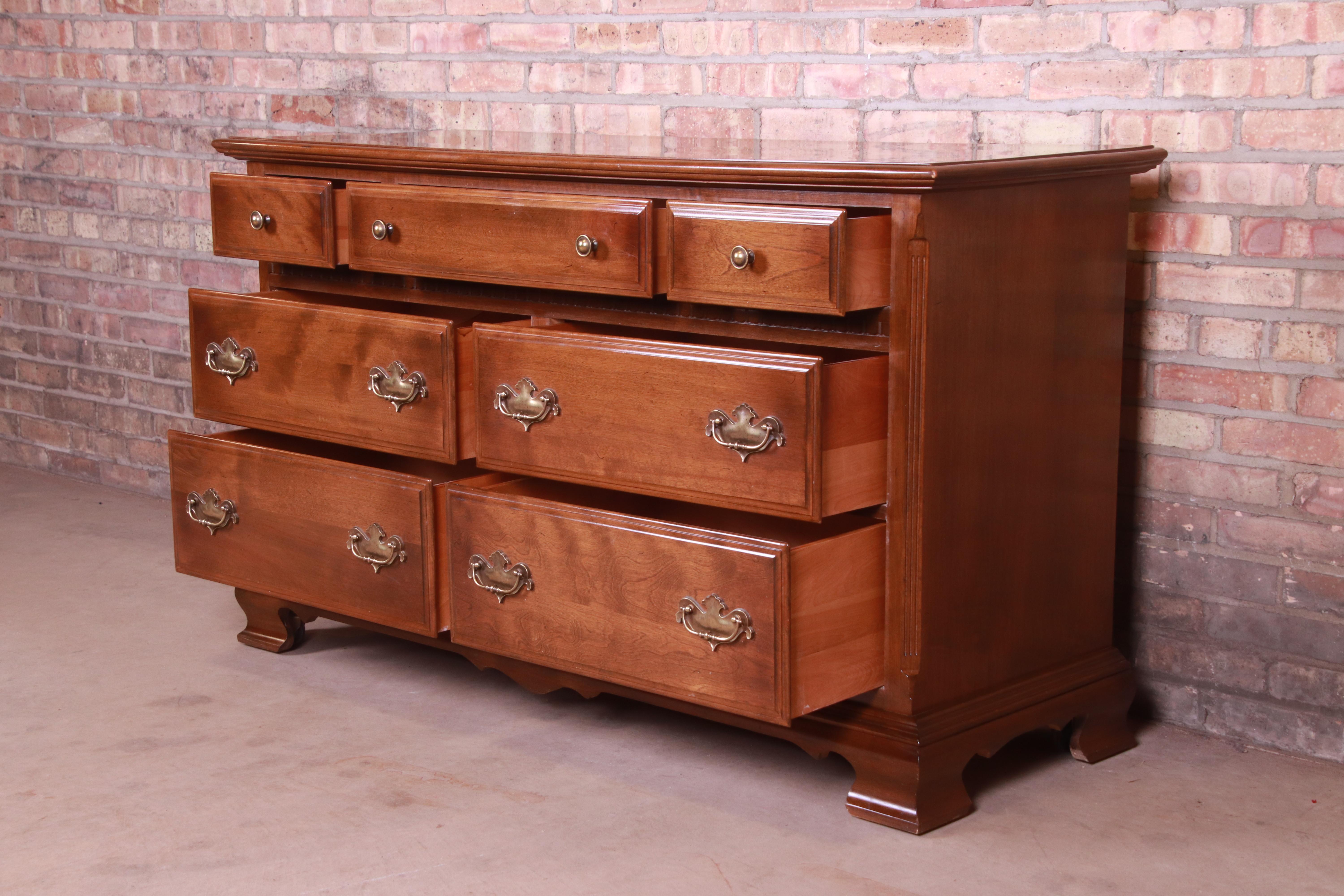 Ethan Allen American Chippendale Solid Maple Seven-Drawer Dresser 1