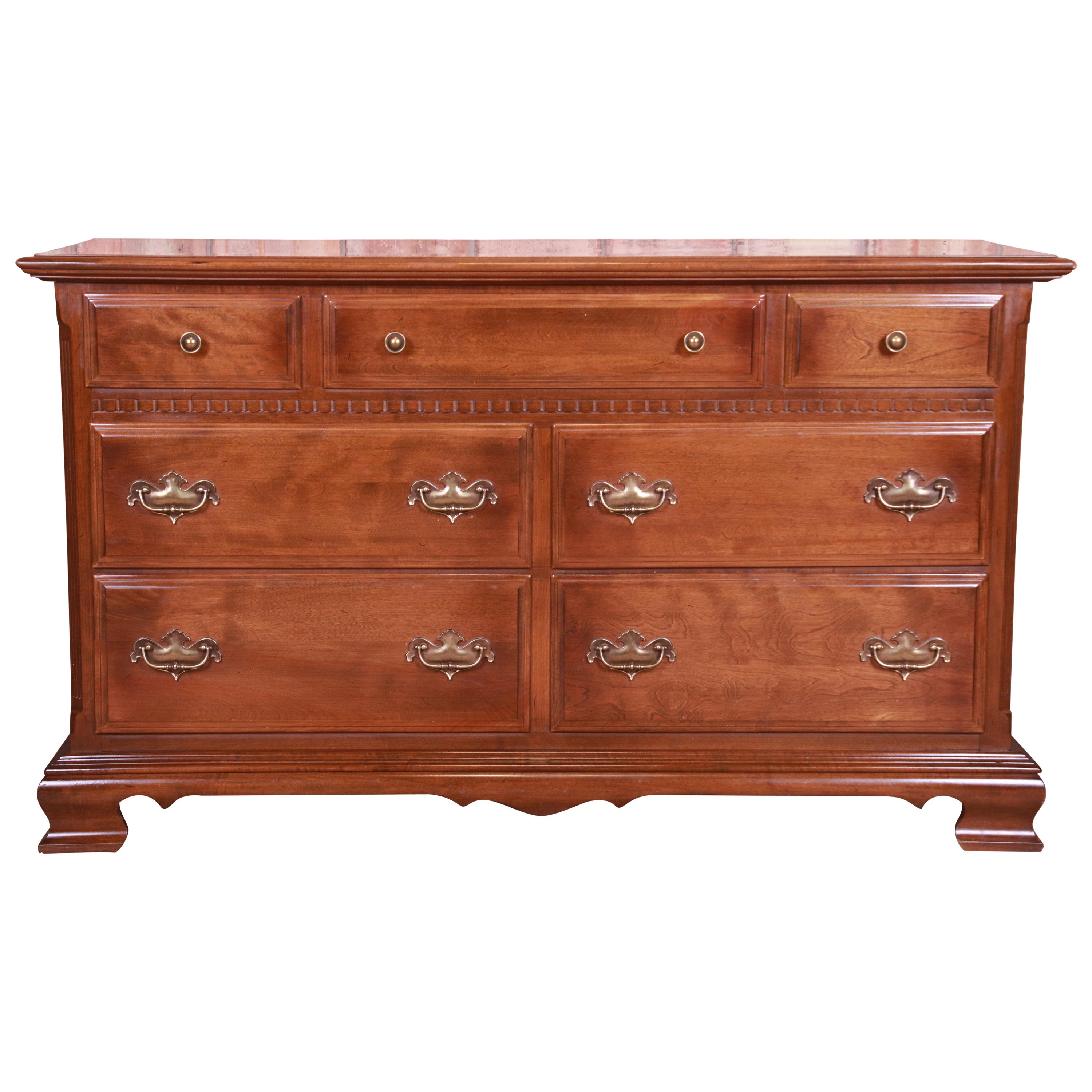 Ethan Allen American Chippendale Solid Maple Seven-Drawer Dresser