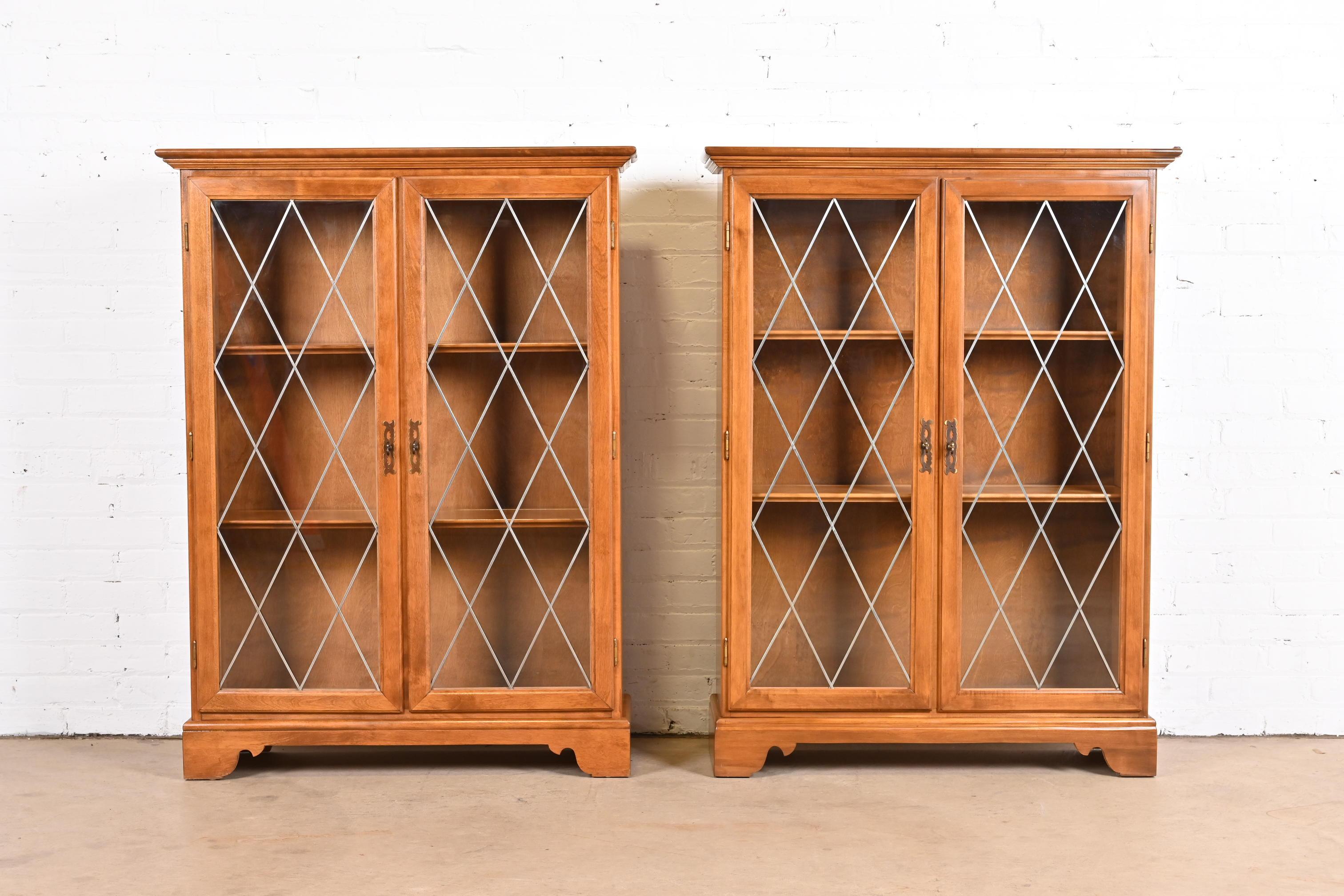 Ethan Allen American Colonial Birch Bookcases, Pair In Good Condition In South Bend, IN