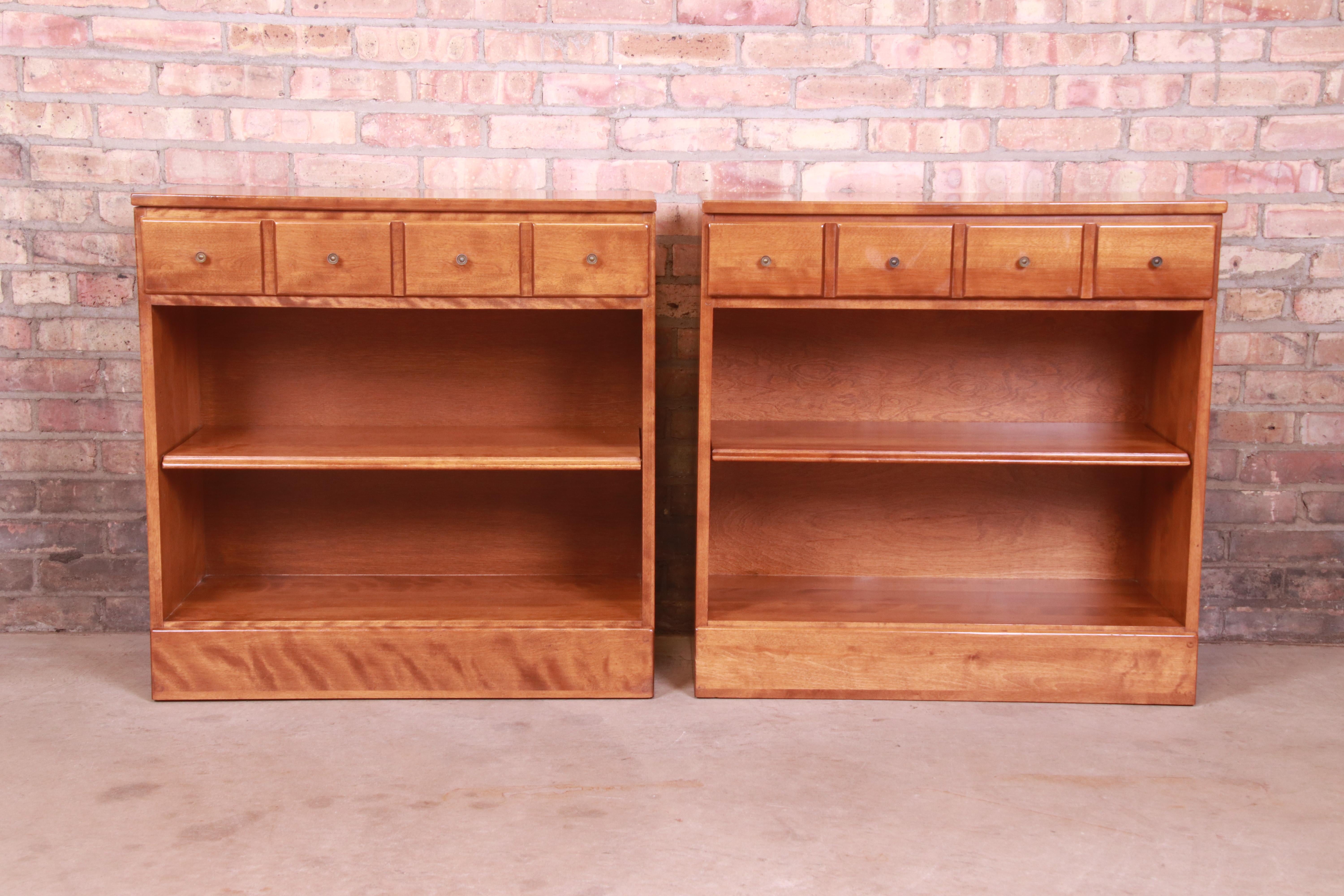 Ethan Allen American Colonial Maple Nightstands, Circa 1950s In Good Condition In South Bend, IN