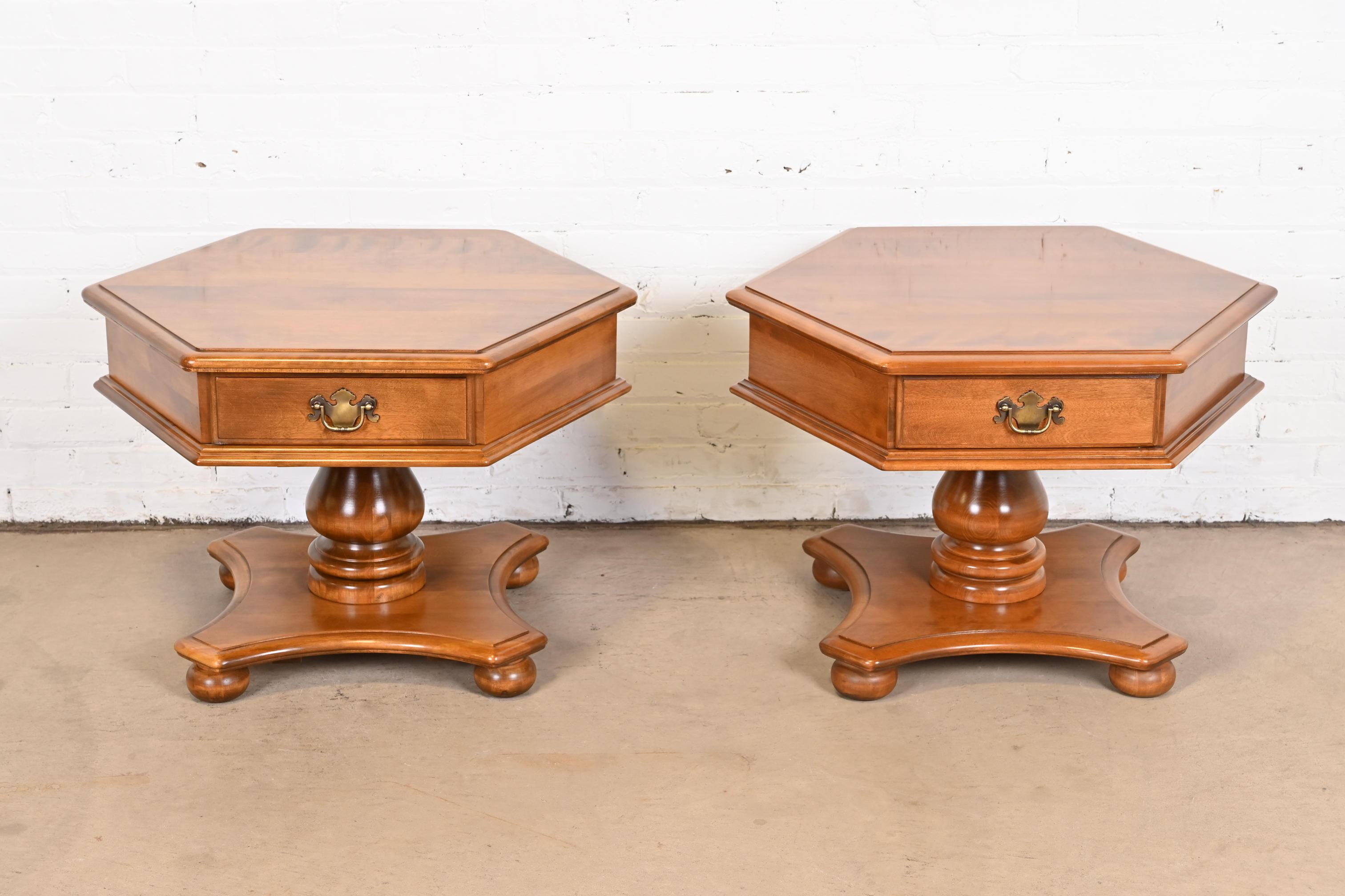 A gorgeous pair of American Colonial style pedestal nightstands or side tables

USA, circa 1970s

Carved solid birch, with original brass hardware.

Measures: 29.25
