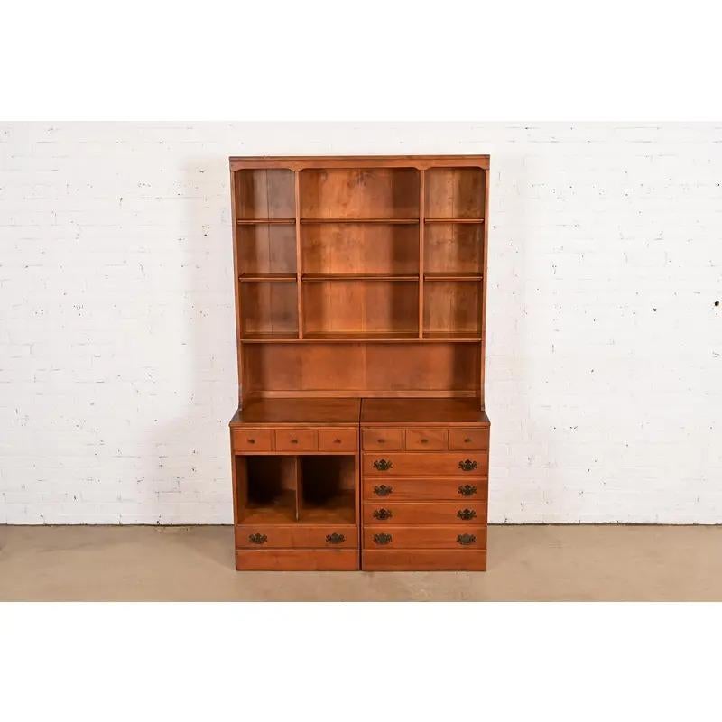 Chippendale American Colonial Solid Maple Breakfront Bookcase Cabinet, 1960s For Sale