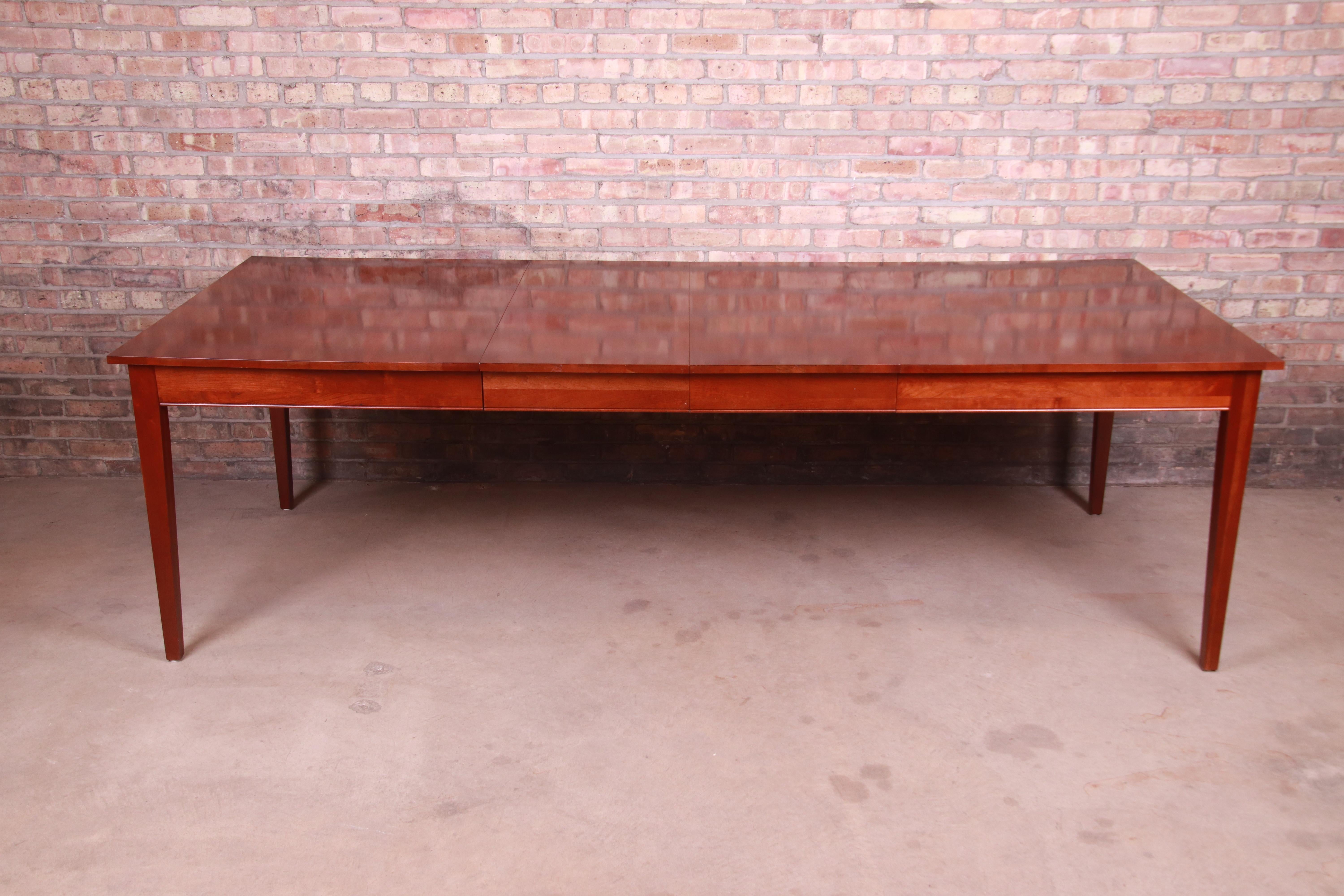 An exceptional Arts & Crafts or Shaker style cherry wood harvest farm dining table with two drawers

By Ethan Allen

USA, circa 1990s

Measures: 64