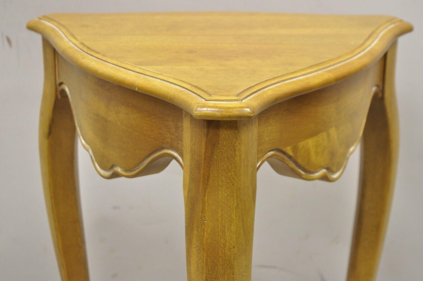 Ethan Allen Country French Triangular Maple Accent Tripod Side Table In Good Condition In Philadelphia, PA