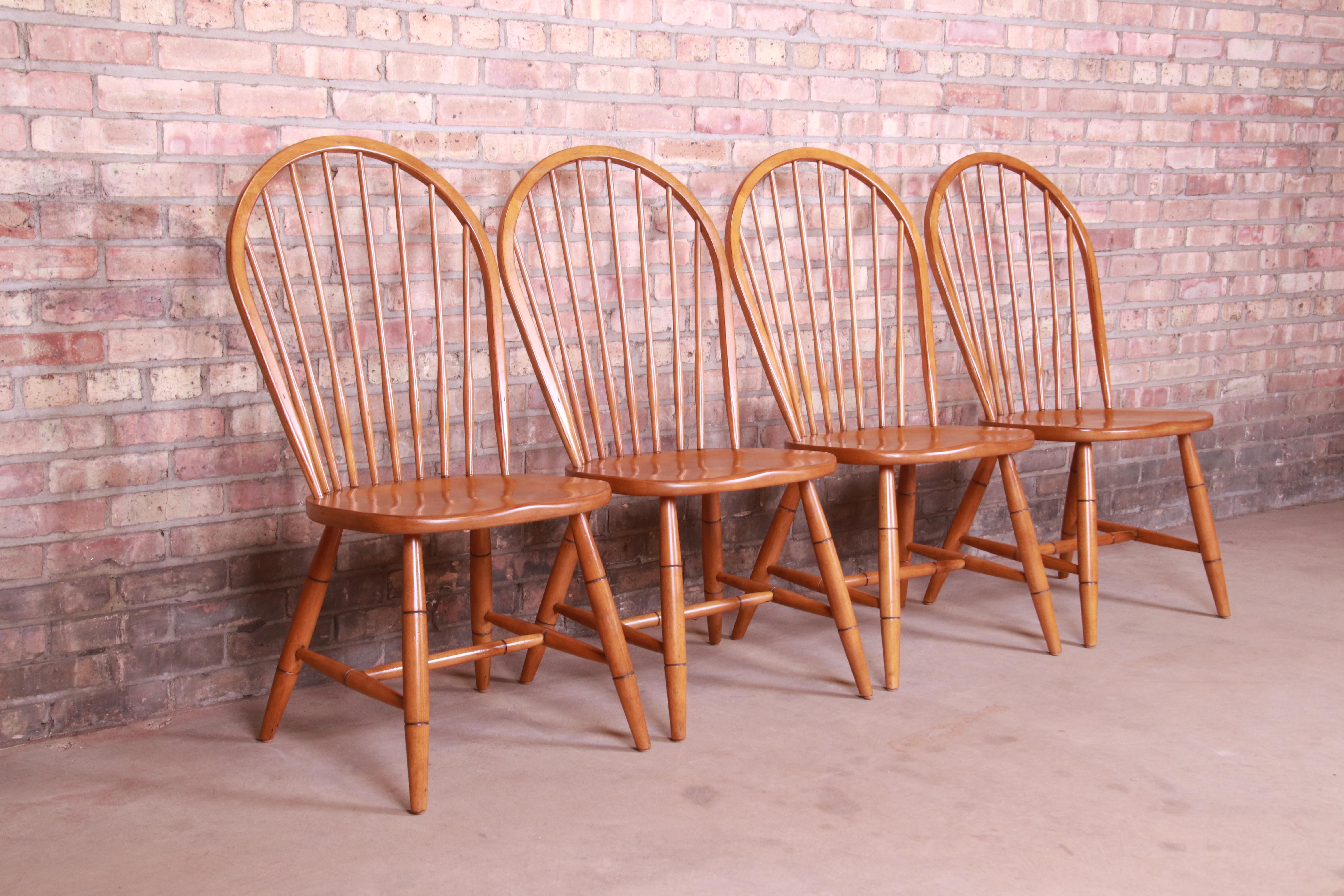 Ethan Allen Country Style Maple Windsor Dining Chairs, Set of Four In Good Condition In South Bend, IN