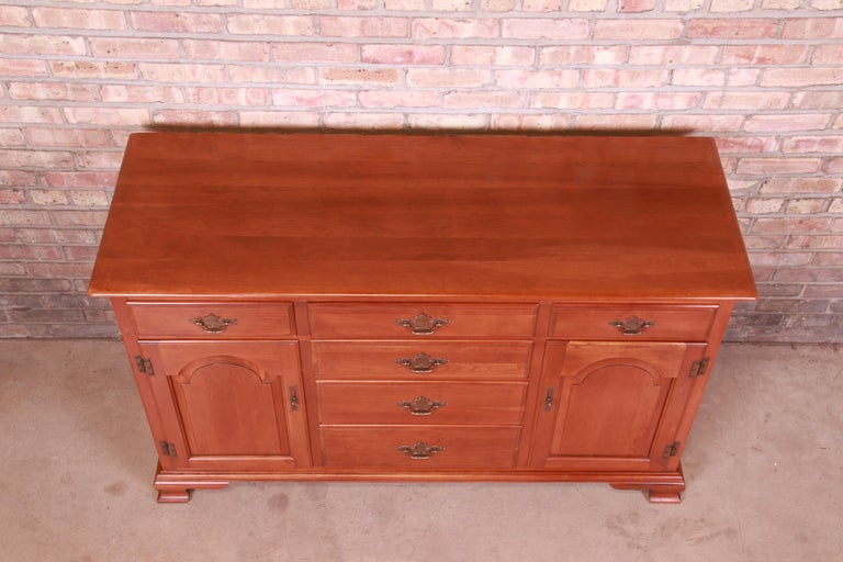 Ethan Allen Early American Cherry Wood Sideboard Credenza, Circa 1970s For Sale 6