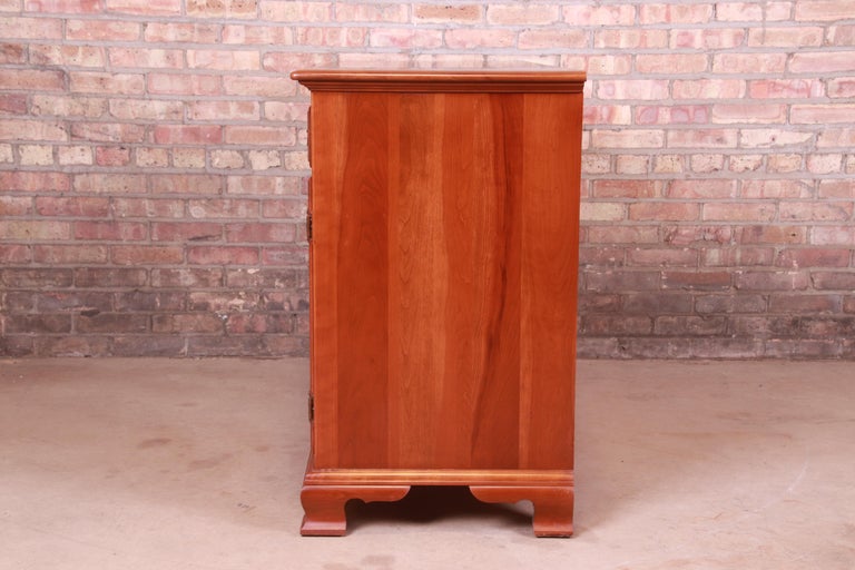 Ethan Allen Early American Cherry Wood Sideboard Credenza, Circa 1970s For Sale 9