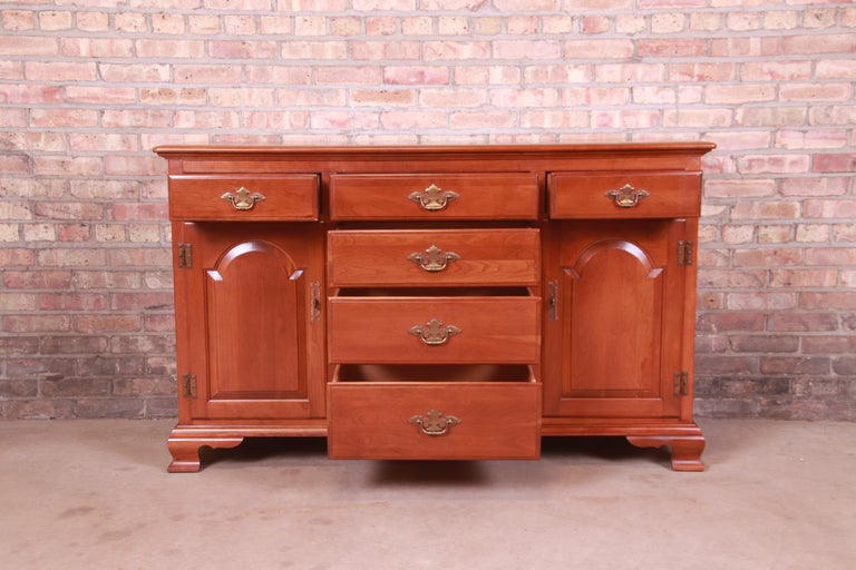 Ethan Allen Early American Cherry Wood Sideboard Credenza, Circa 1970s For Sale 3