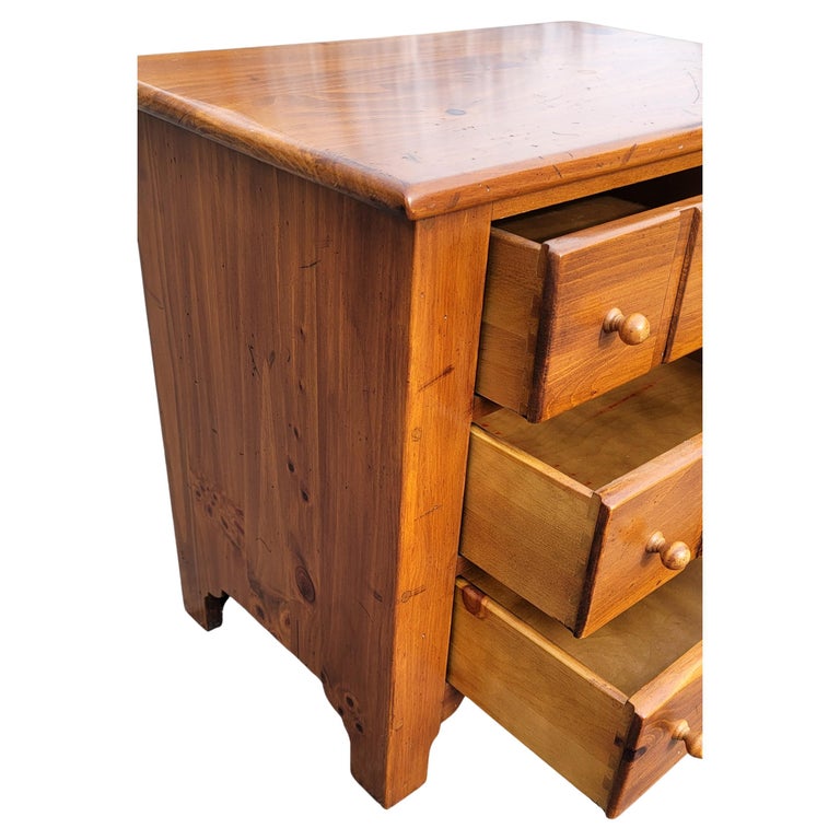 Ethan Allen Early American Style Bedside Chest of Drawers For Sale at