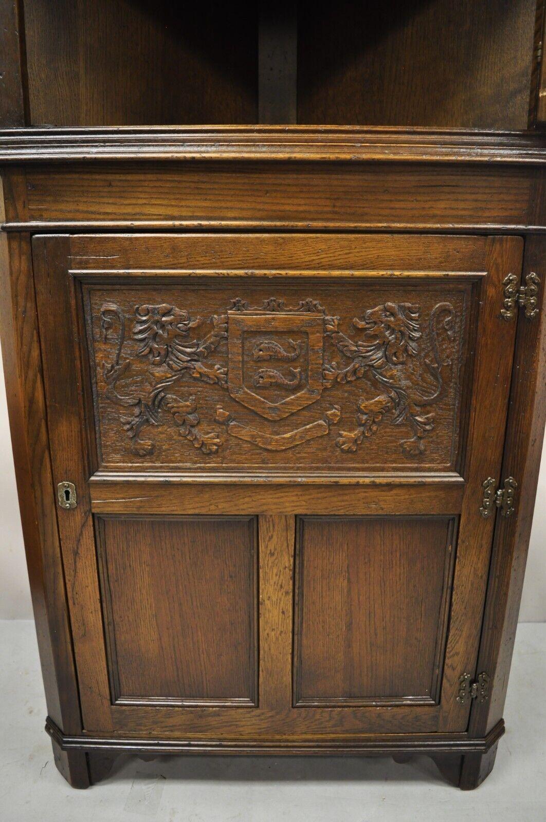 Ethan Allen England Royal Charter Oak Sussex Jacobean Curio Corner Cabinet In Good Condition In Philadelphia, PA