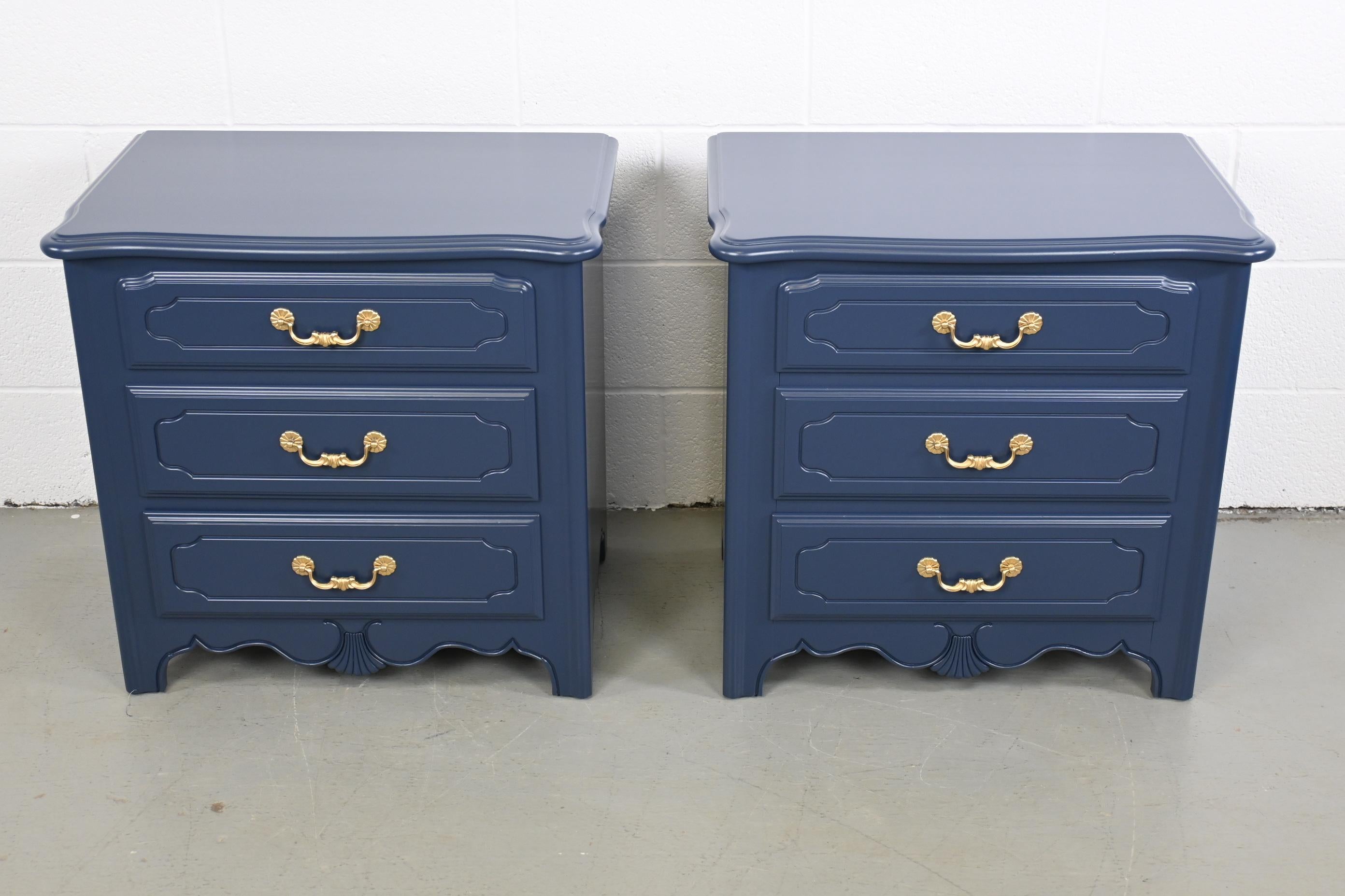 Ethan Allen French Country Navy Nightstands - a Pair In Excellent Condition In Morgan, UT