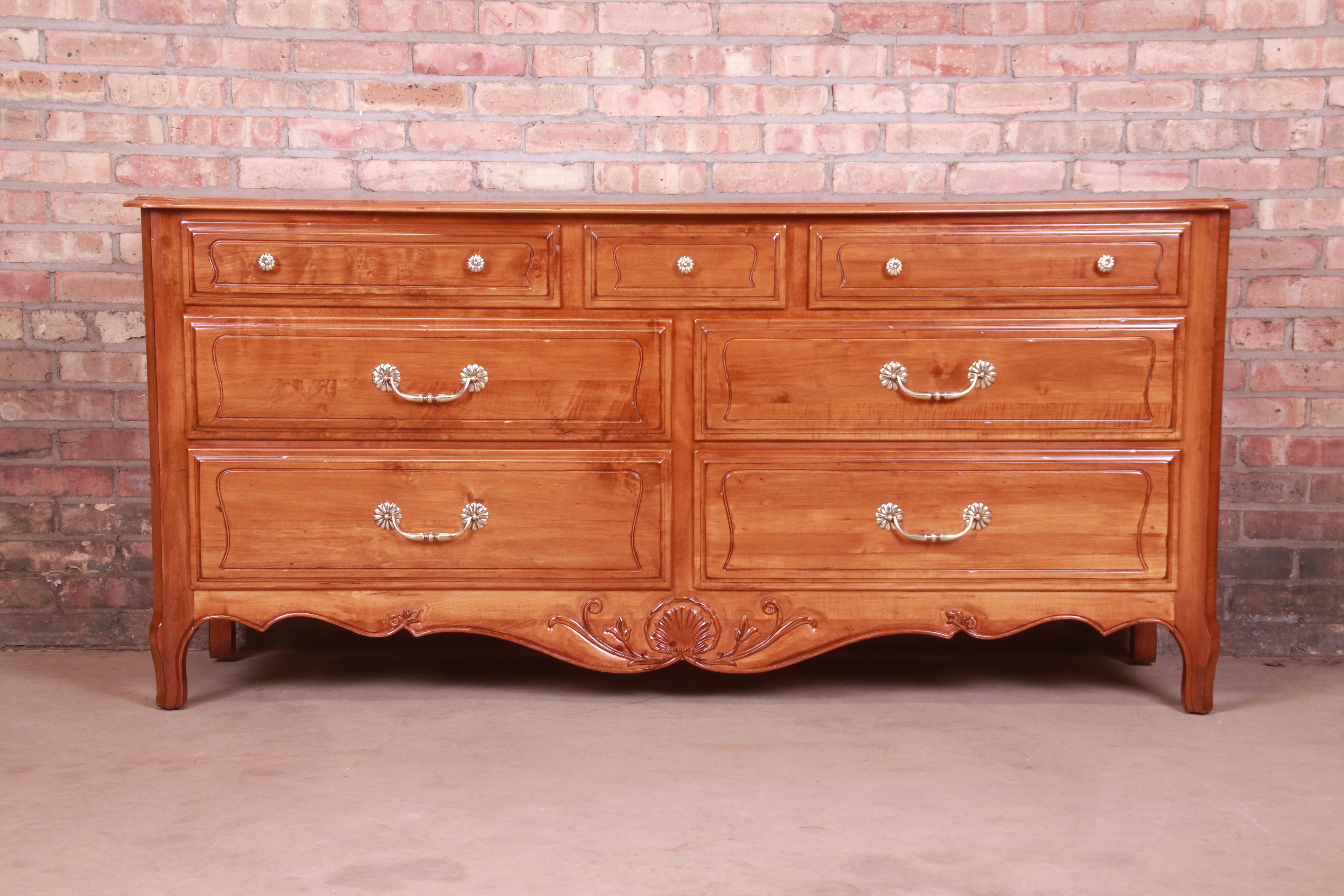 1990s dresser