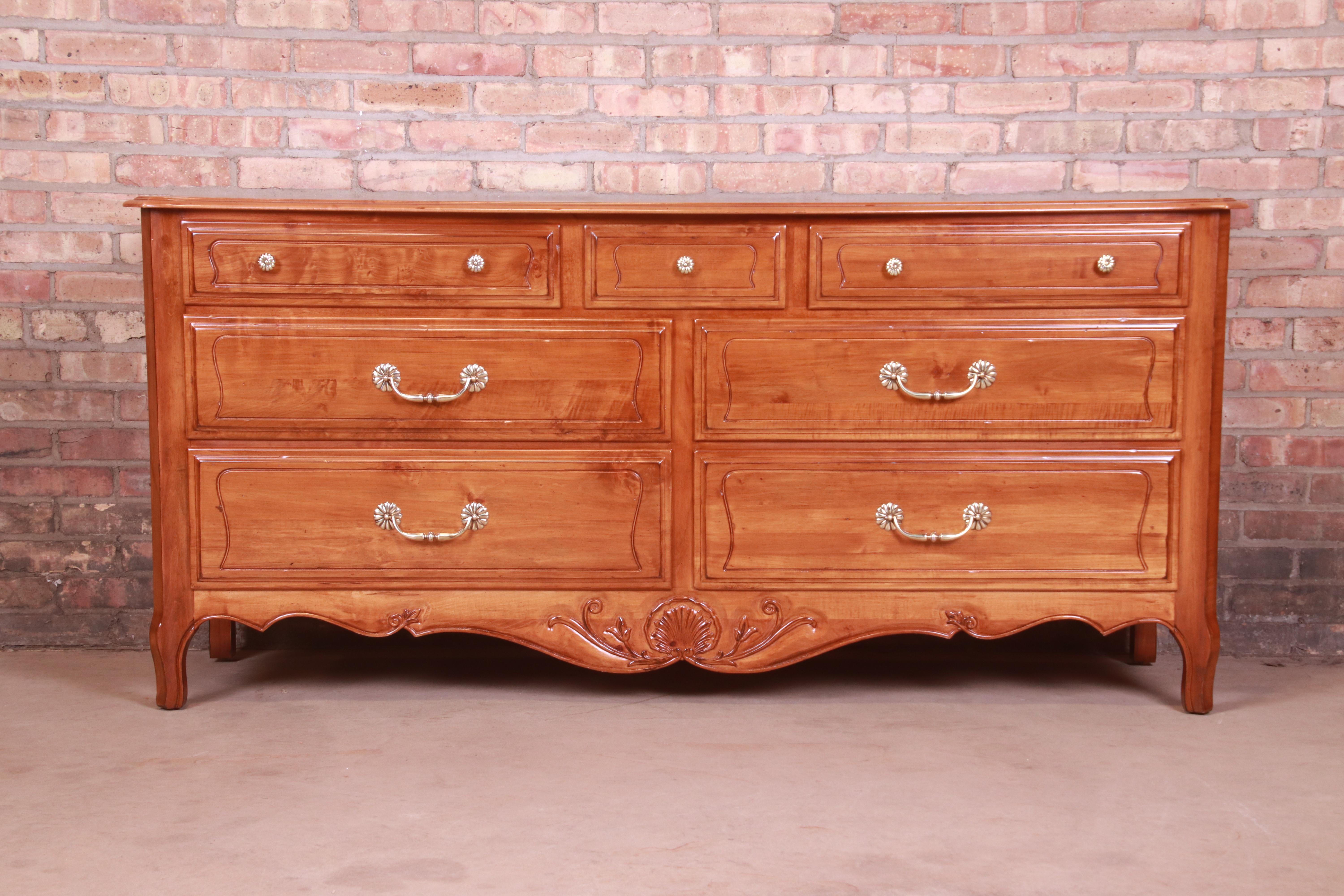 broyhill french provincial dresser