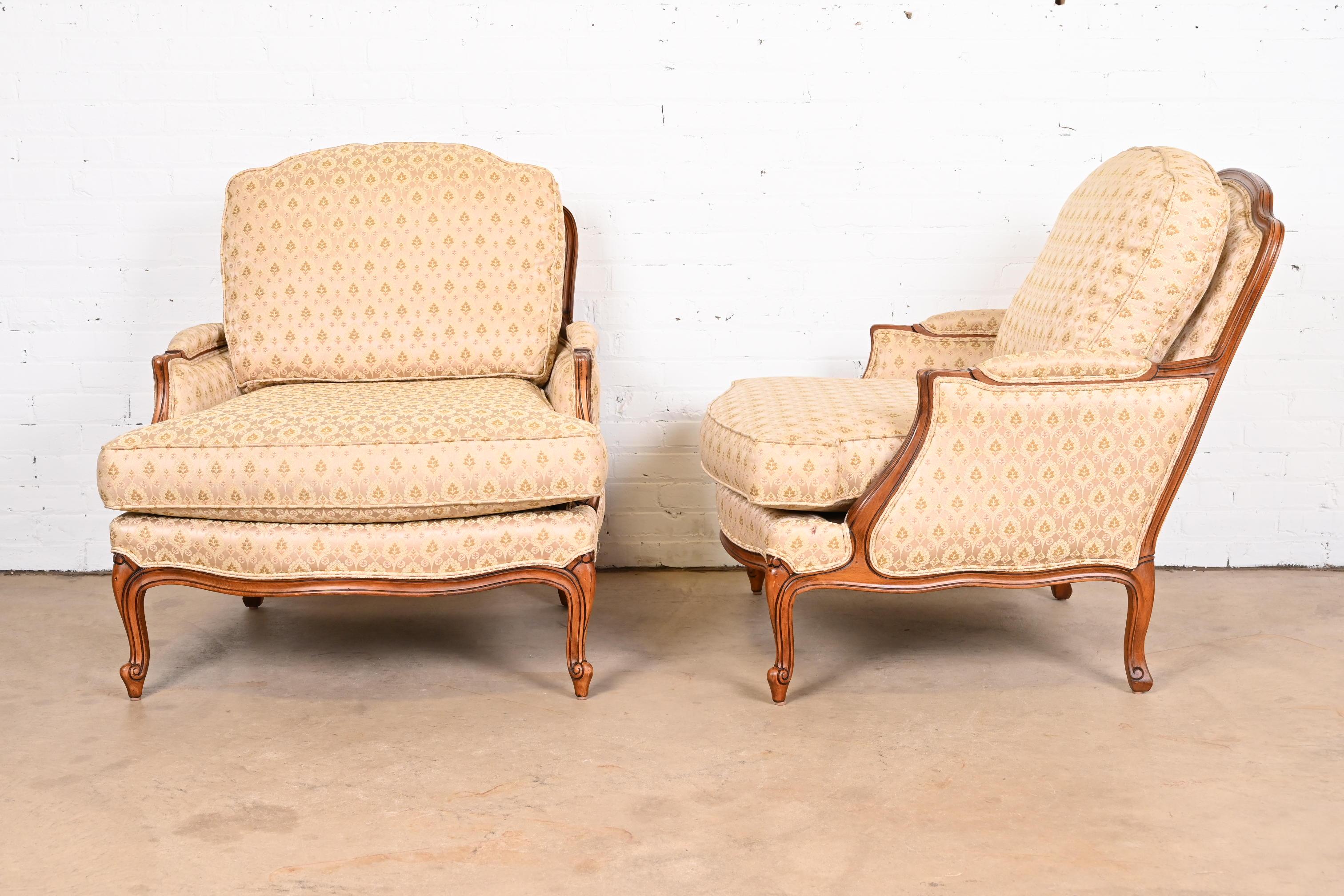 Ethan Allen French Provincial Louis XV Bergère Chairs, Pair In Good Condition In South Bend, IN