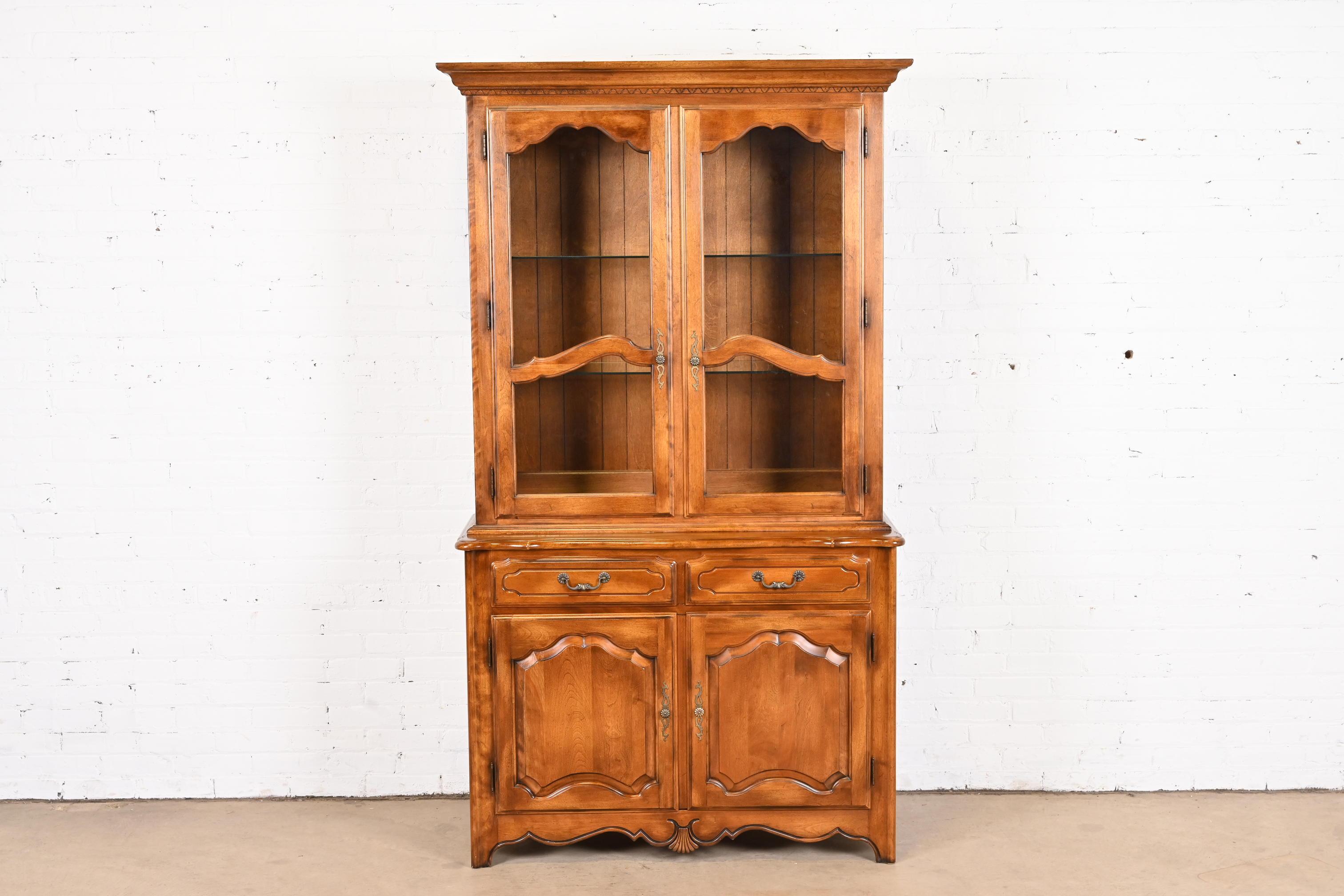 American French Provincial Louis XV Birch Lighted Breakfront Bookcase Cabinet For Sale