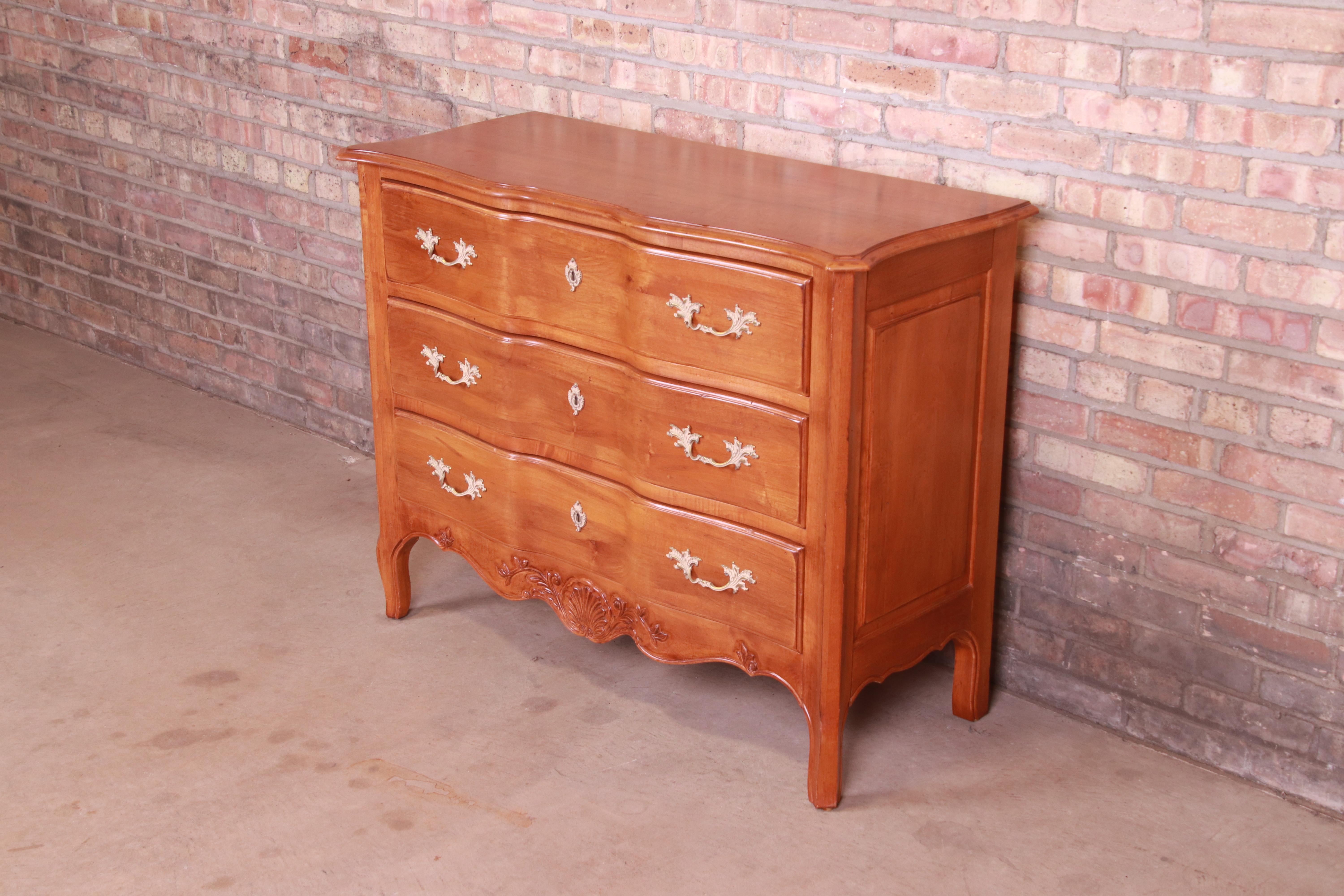 ethan allen bombe chest