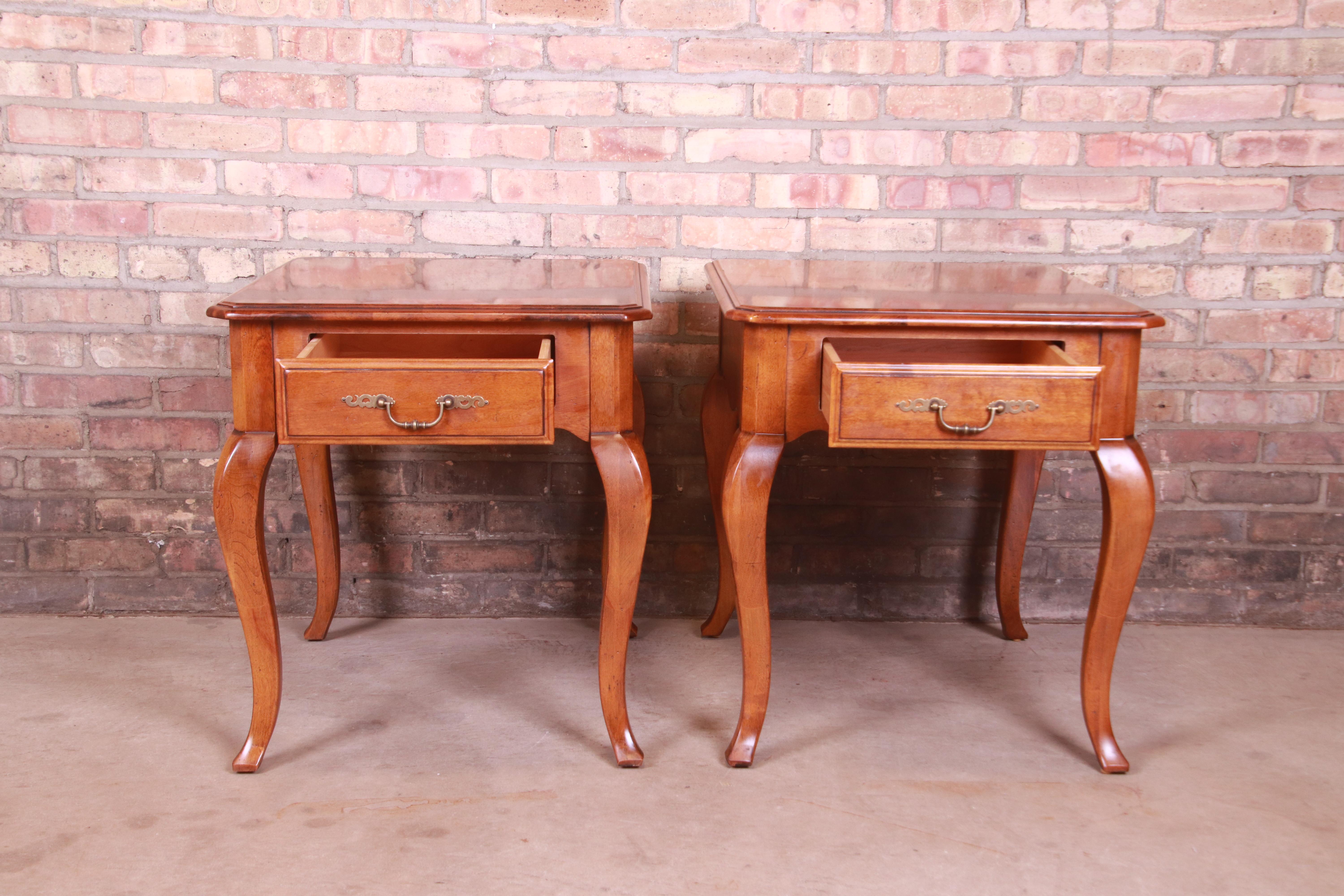 Ethan Allen French Provincial Louis XV Maple Nightstands or End Tables, Pair 3