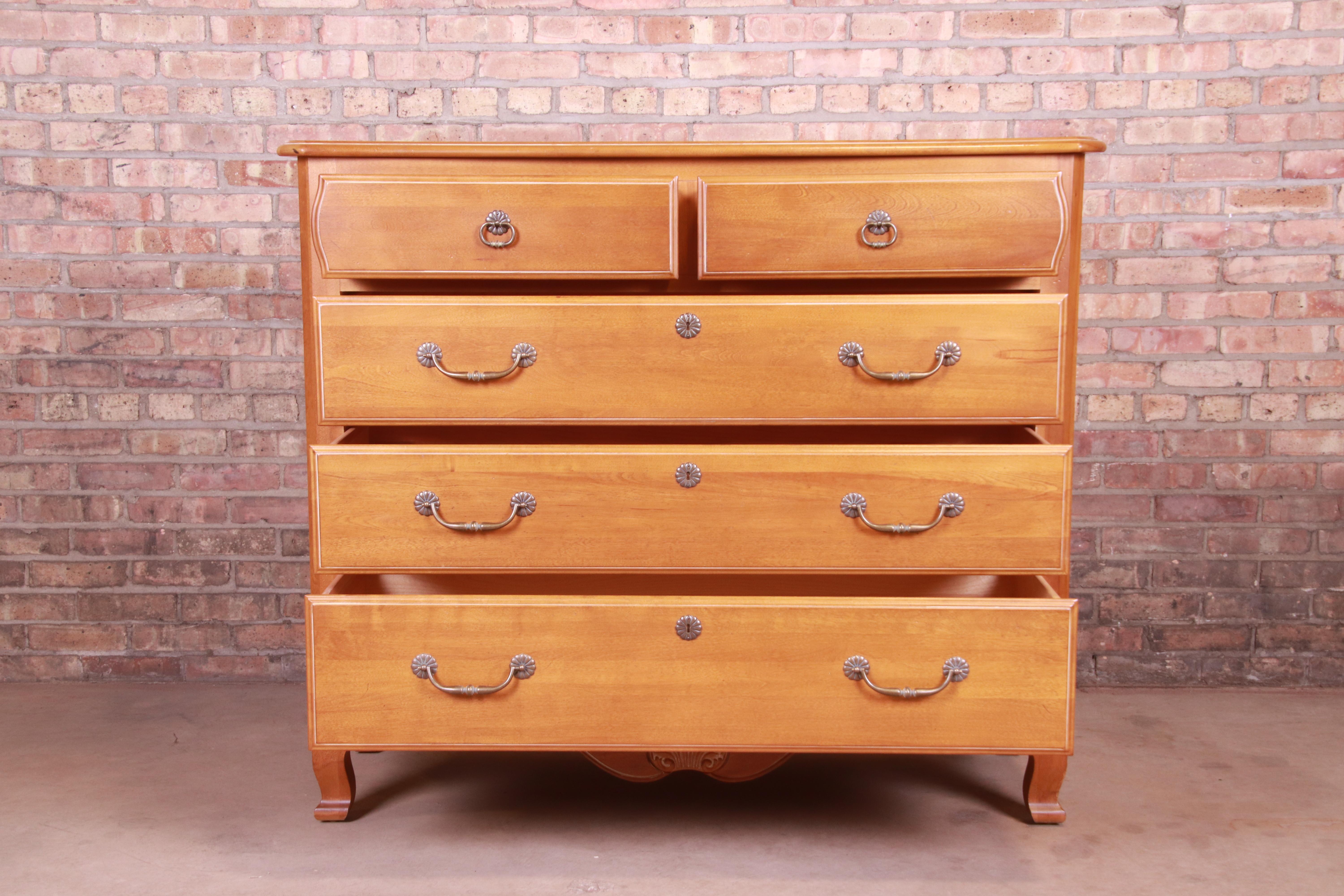 20th Century Ethan Allen French Provincial Louis XV Solid Maple Chest of Drawers