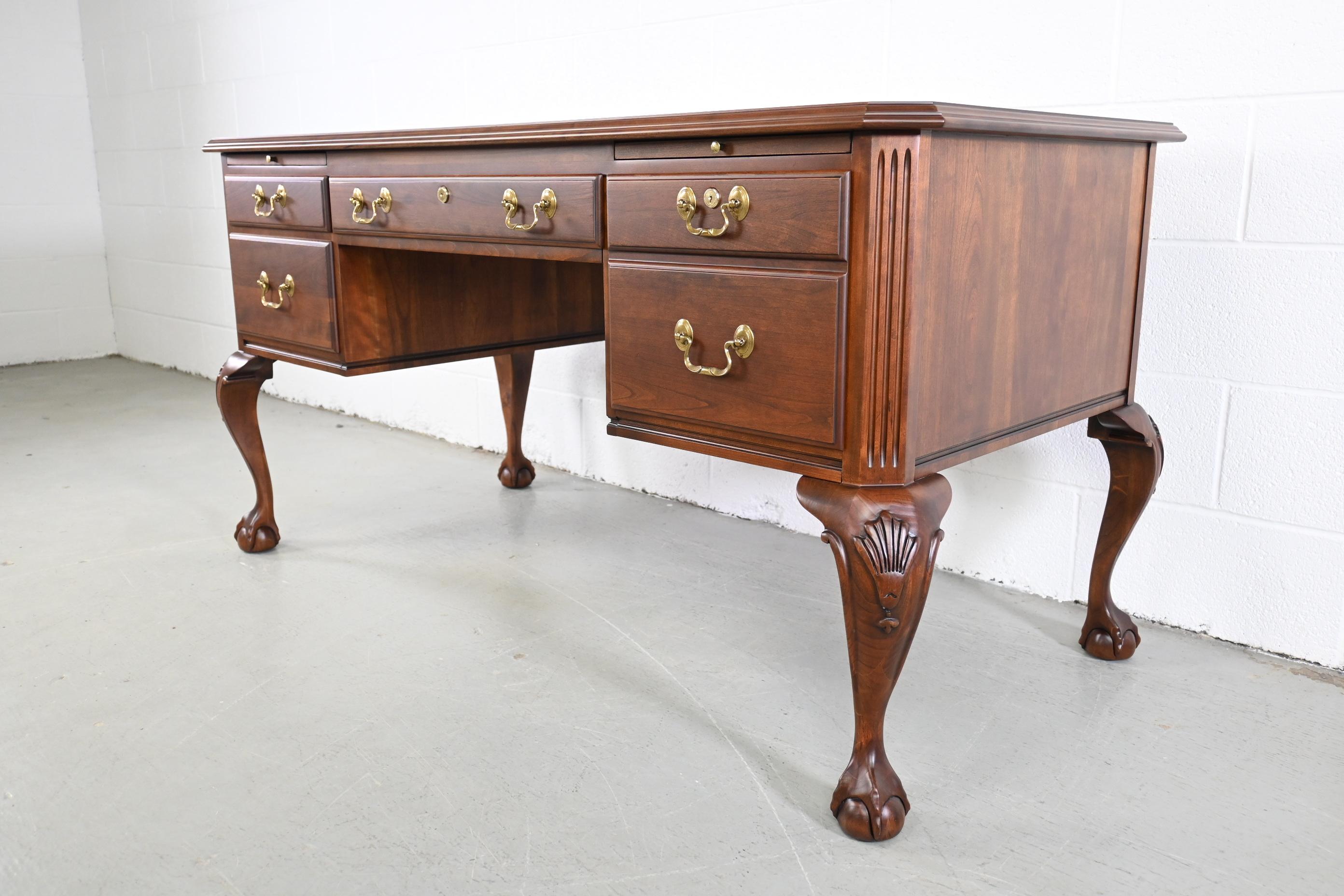 Ethan Allen Furniture Ball & Claw Foot English Style Cherry desk

Ethan Allen Furniture, USA, 1990s

58.5 Wide x 29 Deep x 30.5 High

Georgian ball and claw foot cherry desk with four drawers, two pull-out writing surfaces, and polished brass