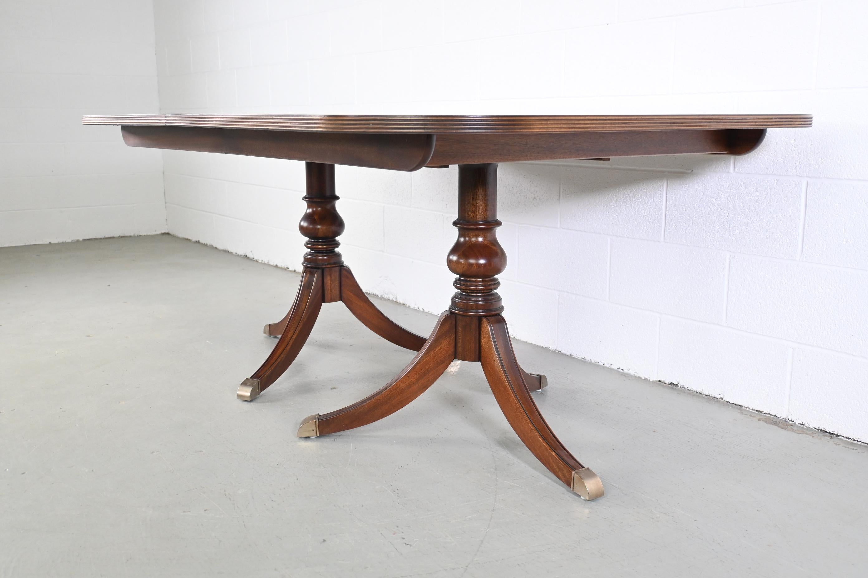 Ethan Allen Furniture Georgian Mahogany Banded Extension Dining Table 3