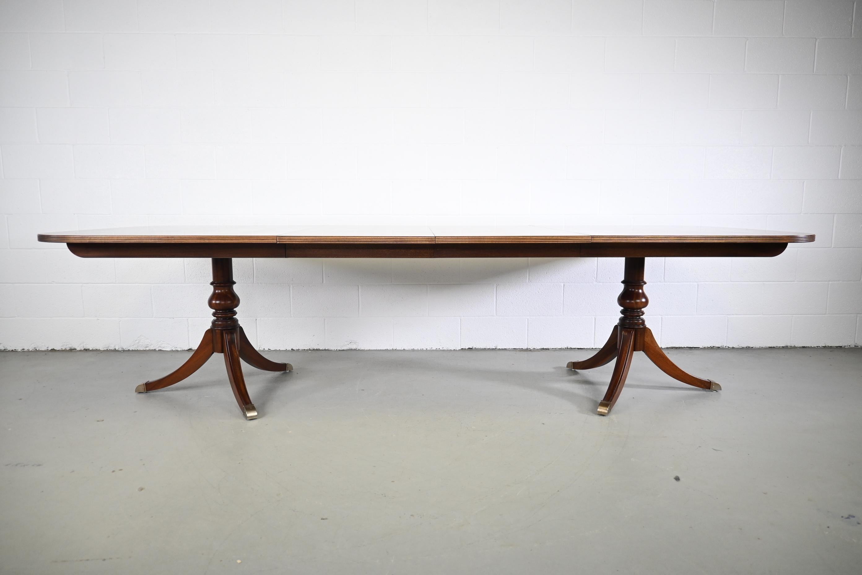 Ethan Allen Furniture Georgian Mahogany Banded Extension Dining Table In Excellent Condition In Morgan, UT