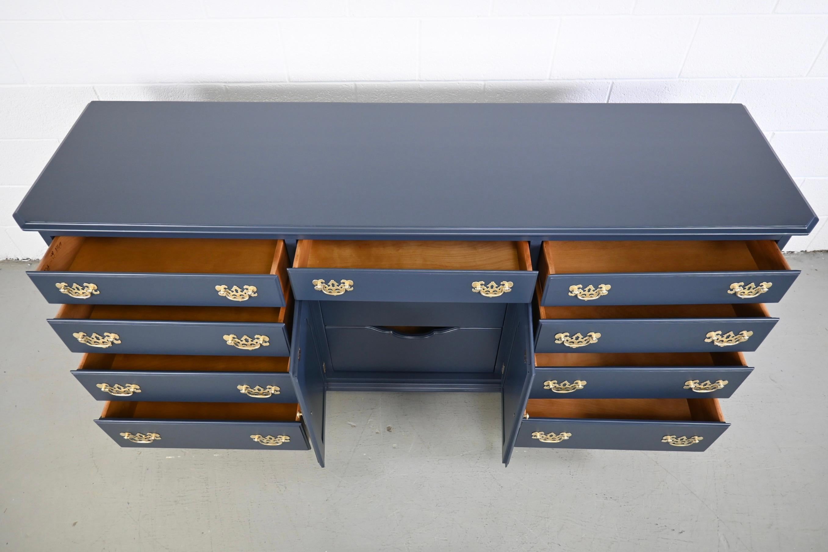 Ethan Allen Furniture Navy Lacquered Georgian Long Dresser 2