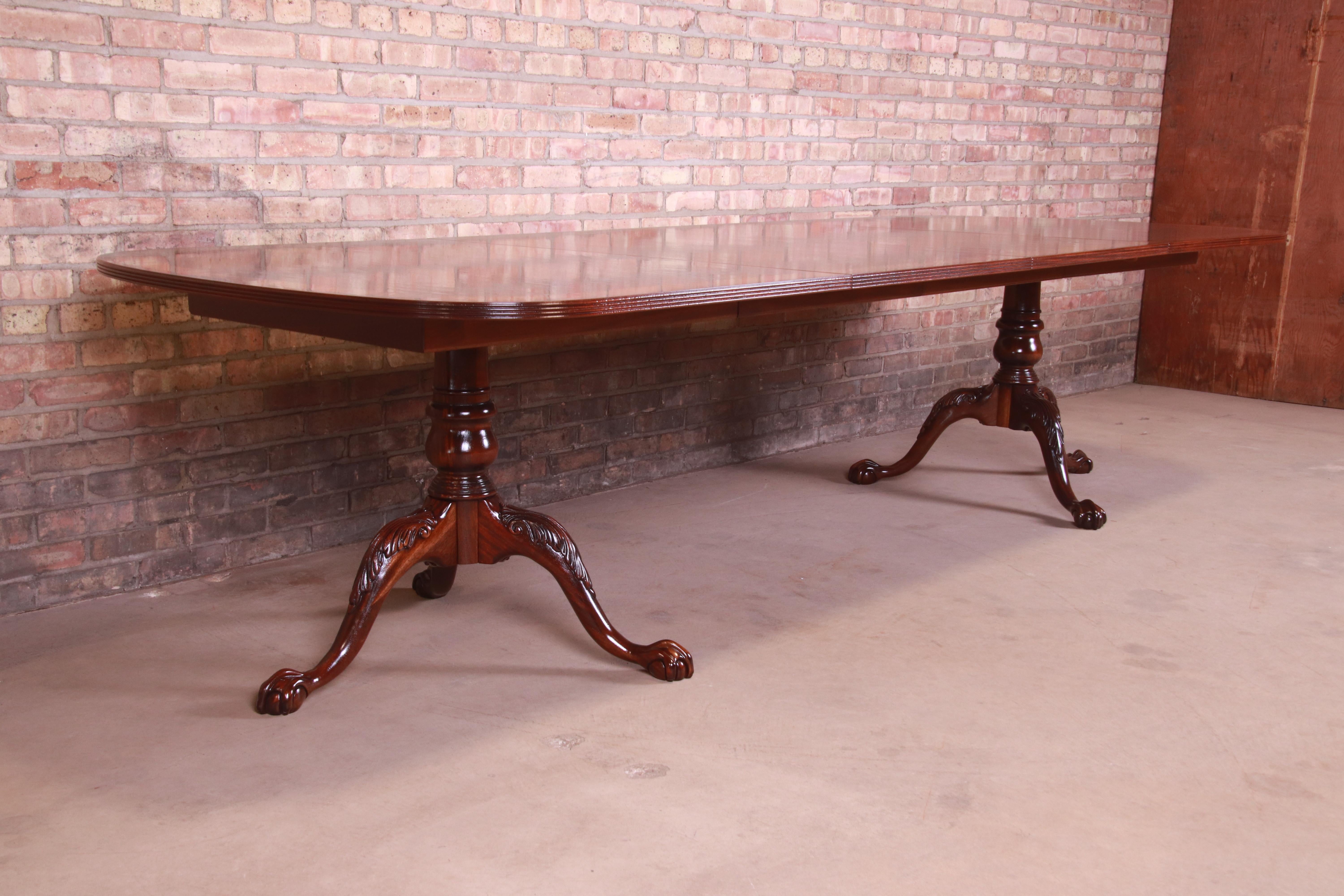 Ethan Allen Georgian Banded Mahogany Double Pedestal Dining Table, Refinished In Good Condition In South Bend, IN