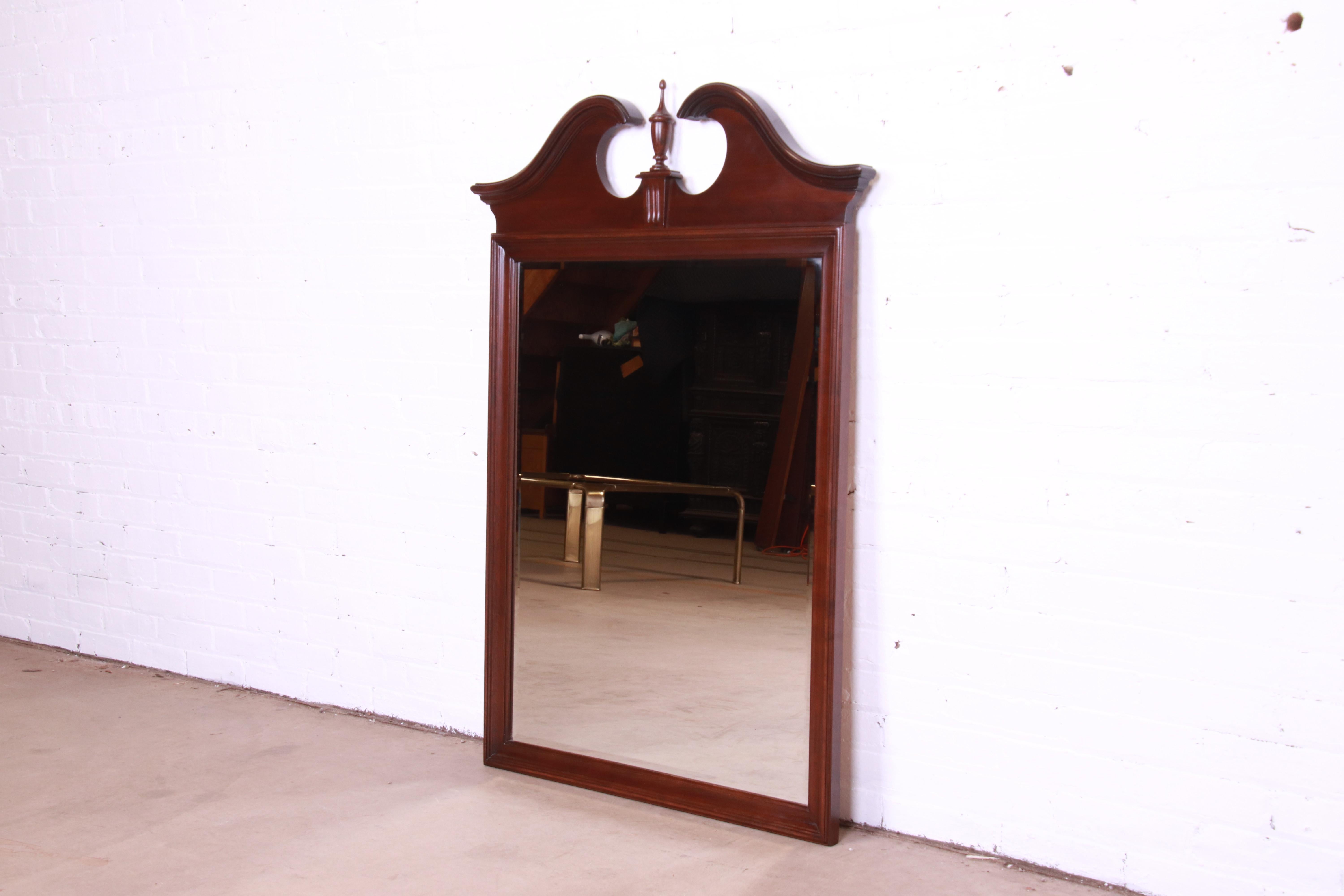 A gorgeous Georgian or Chippendale style carved mahogany framed wall mirror

USA, 1990s

Measures: 34.25