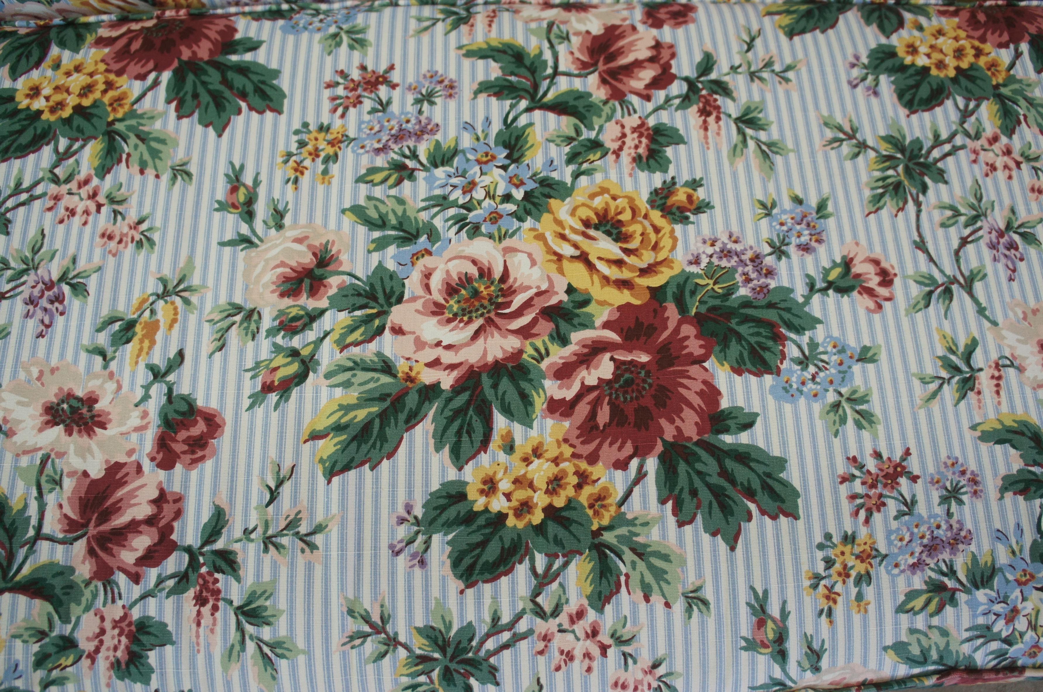 Ethan Allen Georgian Court Queen Anne Camelback Sofa Ball & Claw Floral 20-7179 In Good Condition In Dayton, OH