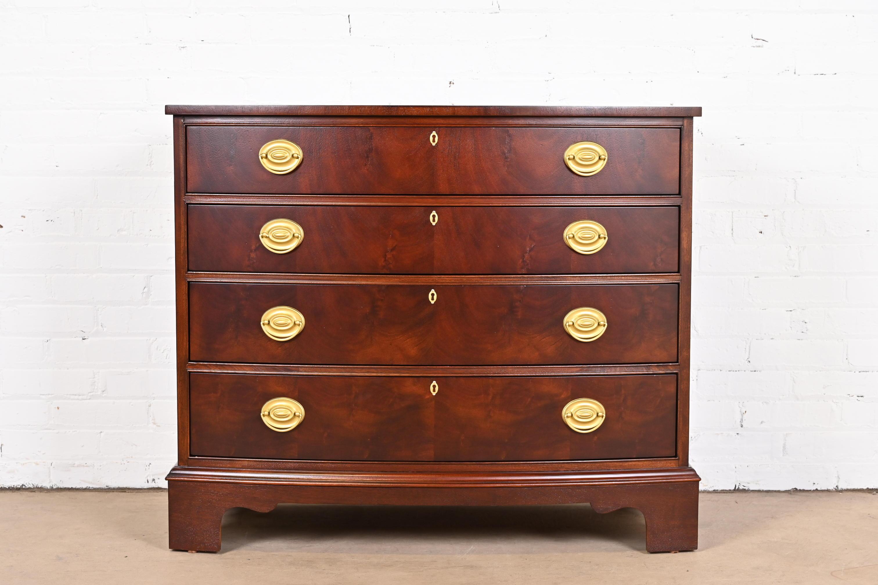 A gorgeous Georgian style bow front four-drawer chest of drawers or commode

By Ethan Allen

USA, Late 20th Century

Stunning book-matched flame mahogany, with original brass hardware.

Measures: 38