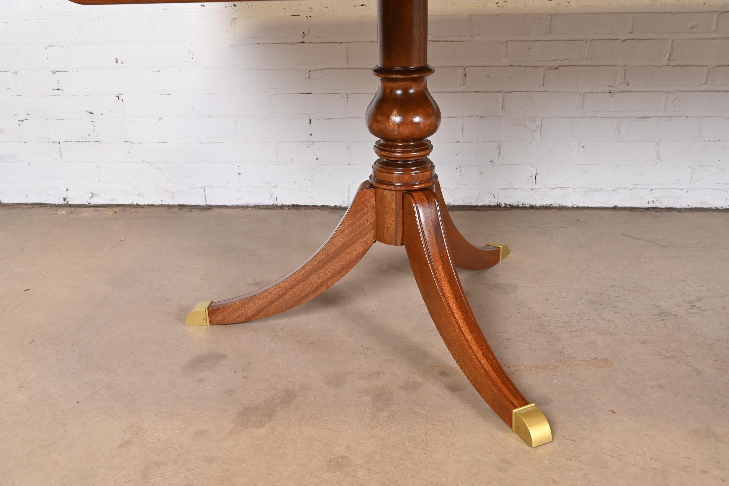 Georgian Flame Mahogany Double Pedestal Dining Table, Refinished For Sale 4