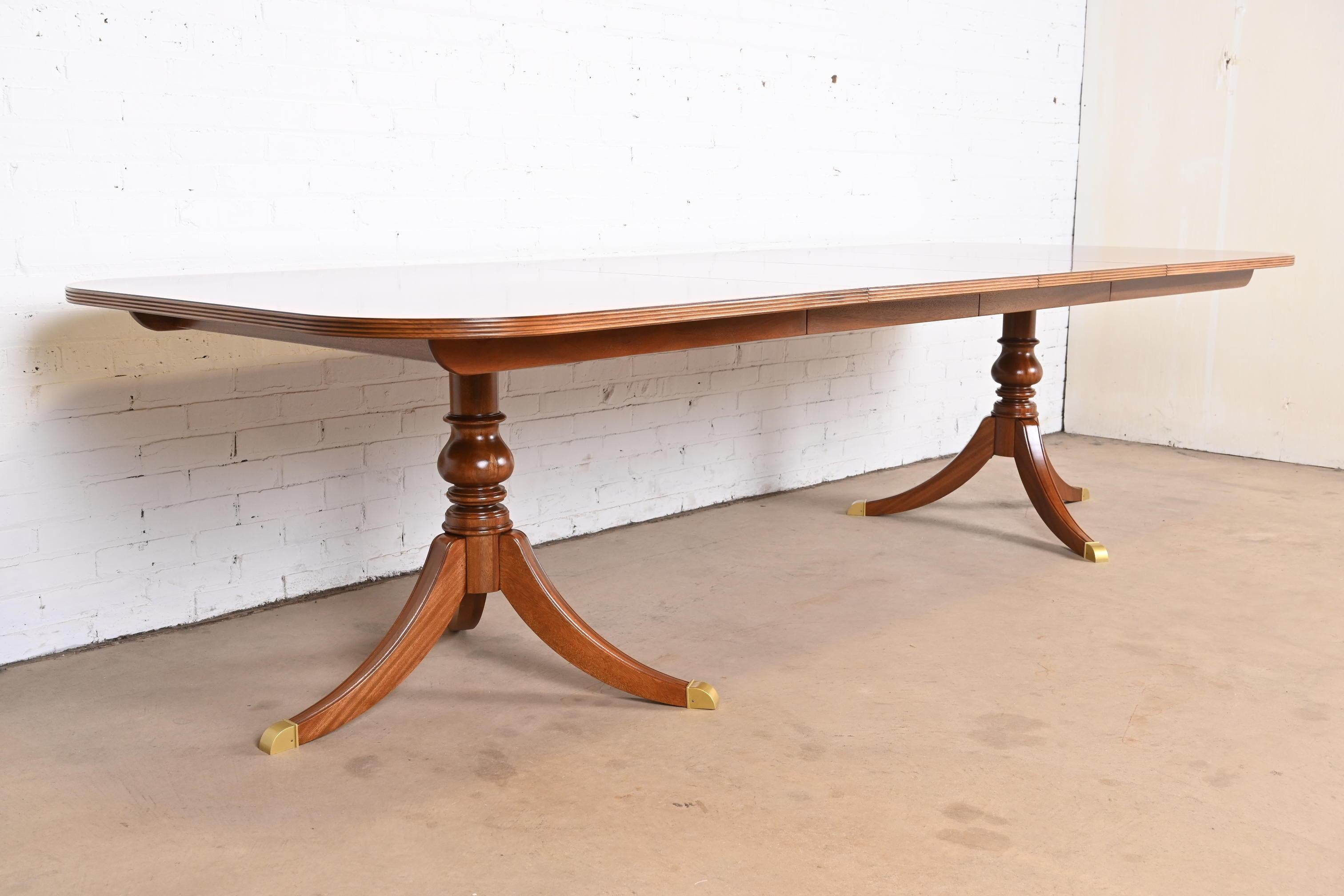 Georgian Flame Mahogany Double Pedestal Dining Table, Refinished For Sale 1