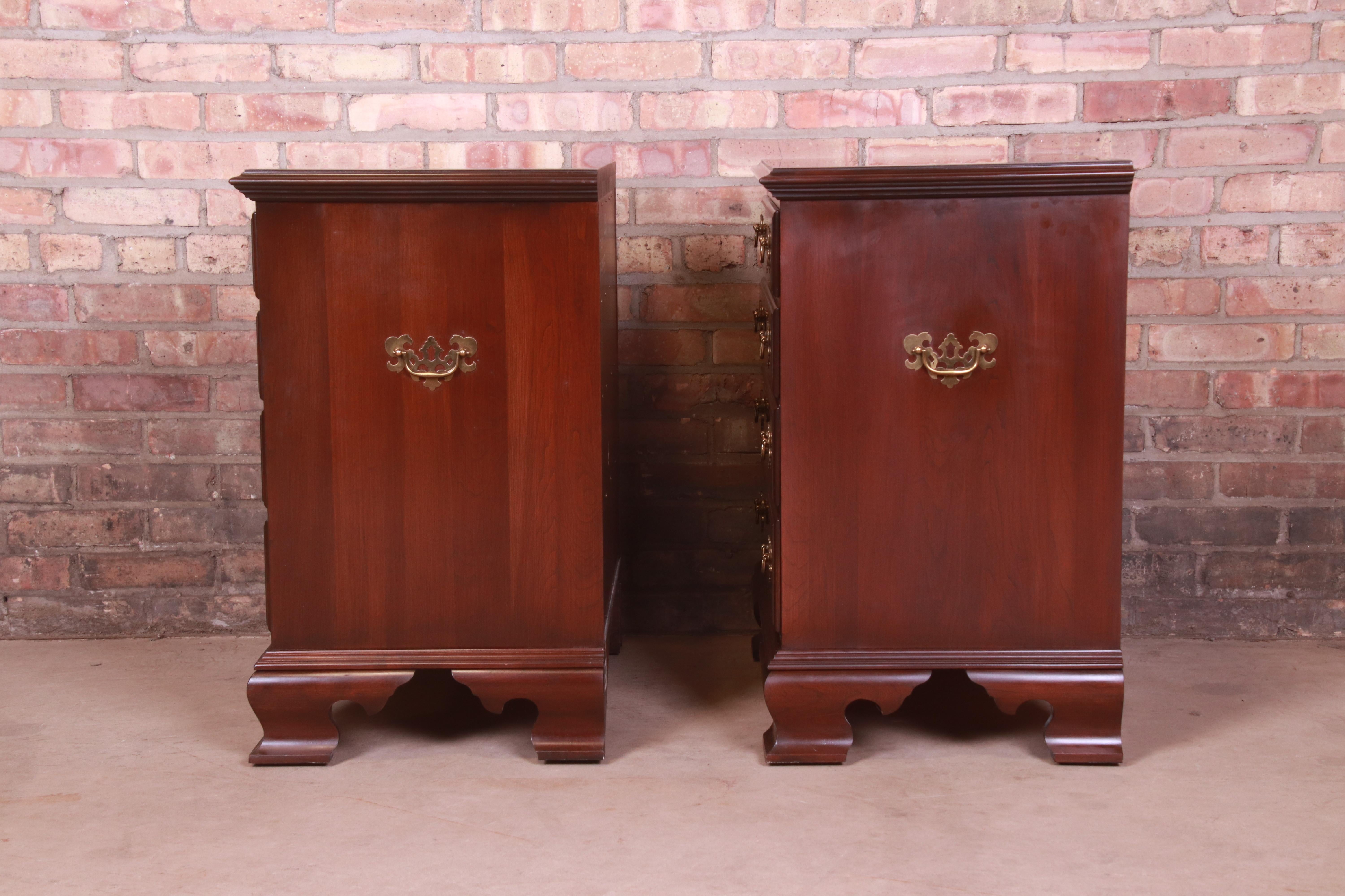 Ethan Allen Georgian Mahogany Four-Drawer Bedside Chests, Pair 9