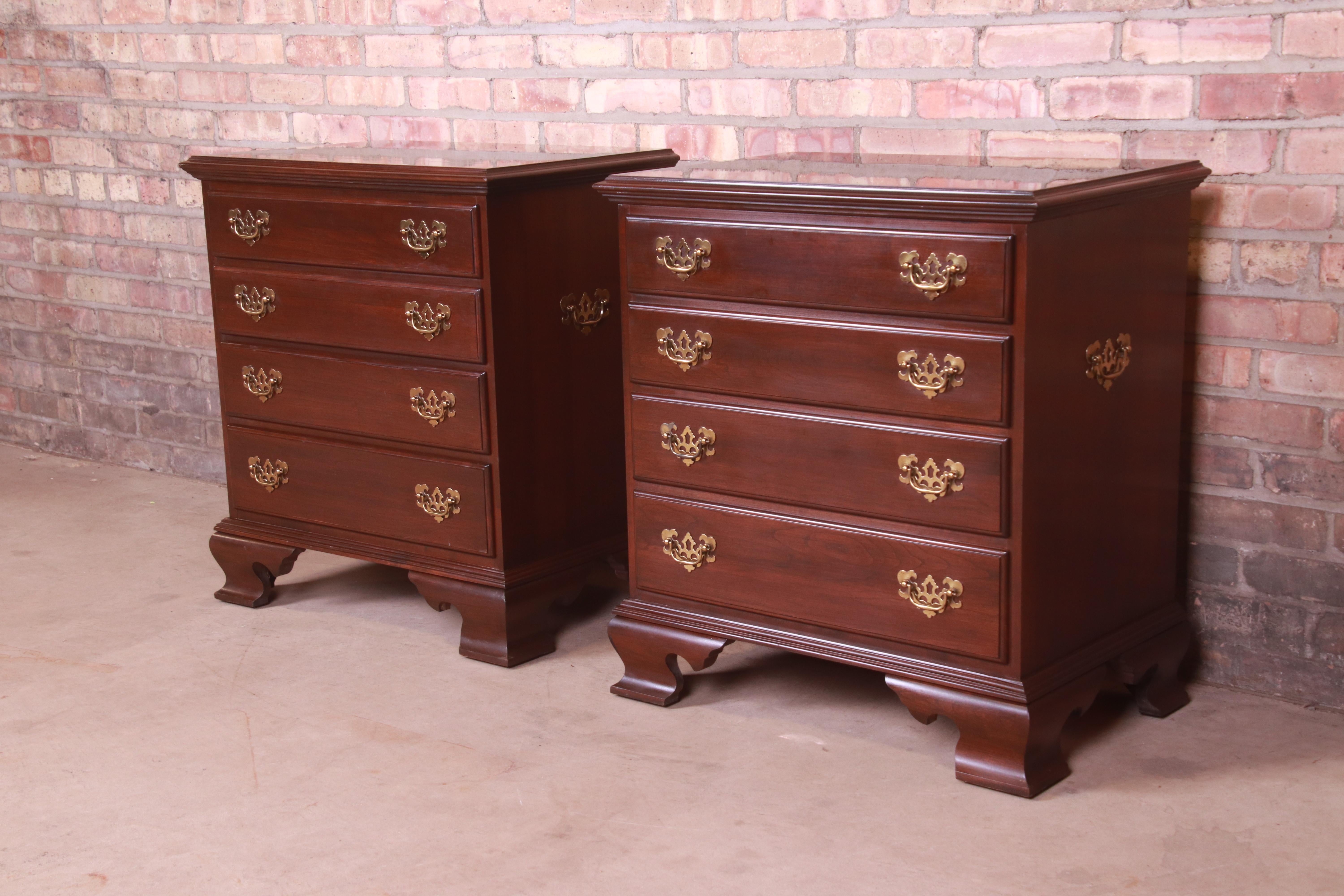 Late 20th Century Ethan Allen Georgian Mahogany Four-Drawer Bedside Chests, Pair