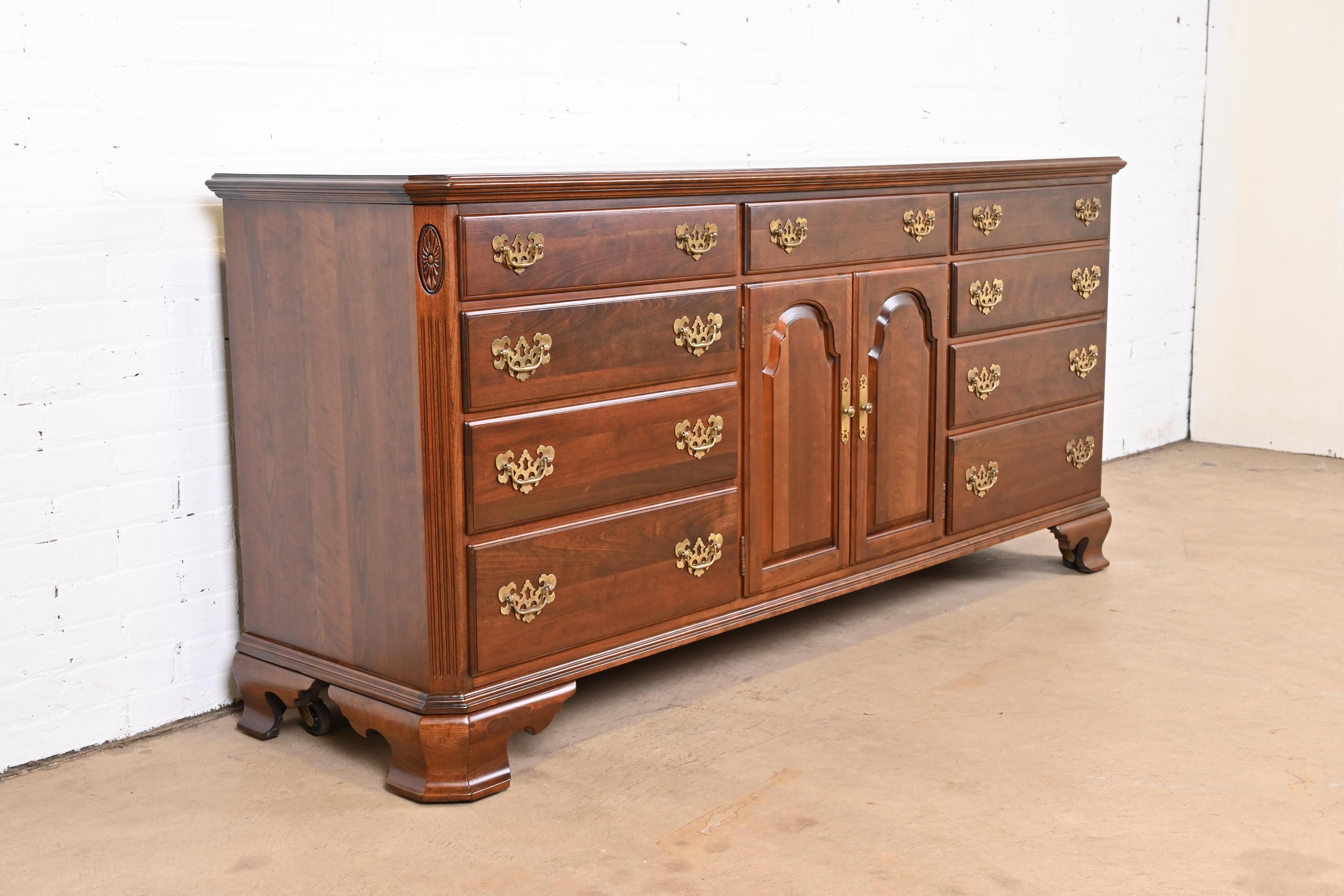 A gorgeous Georgian or Chippendale style eleven-drawer dresser or credenza

By Ethan Allen

USA, Circa 1980s

Carved solid cherry wood, with original brass hardware.

Measures: 74.5