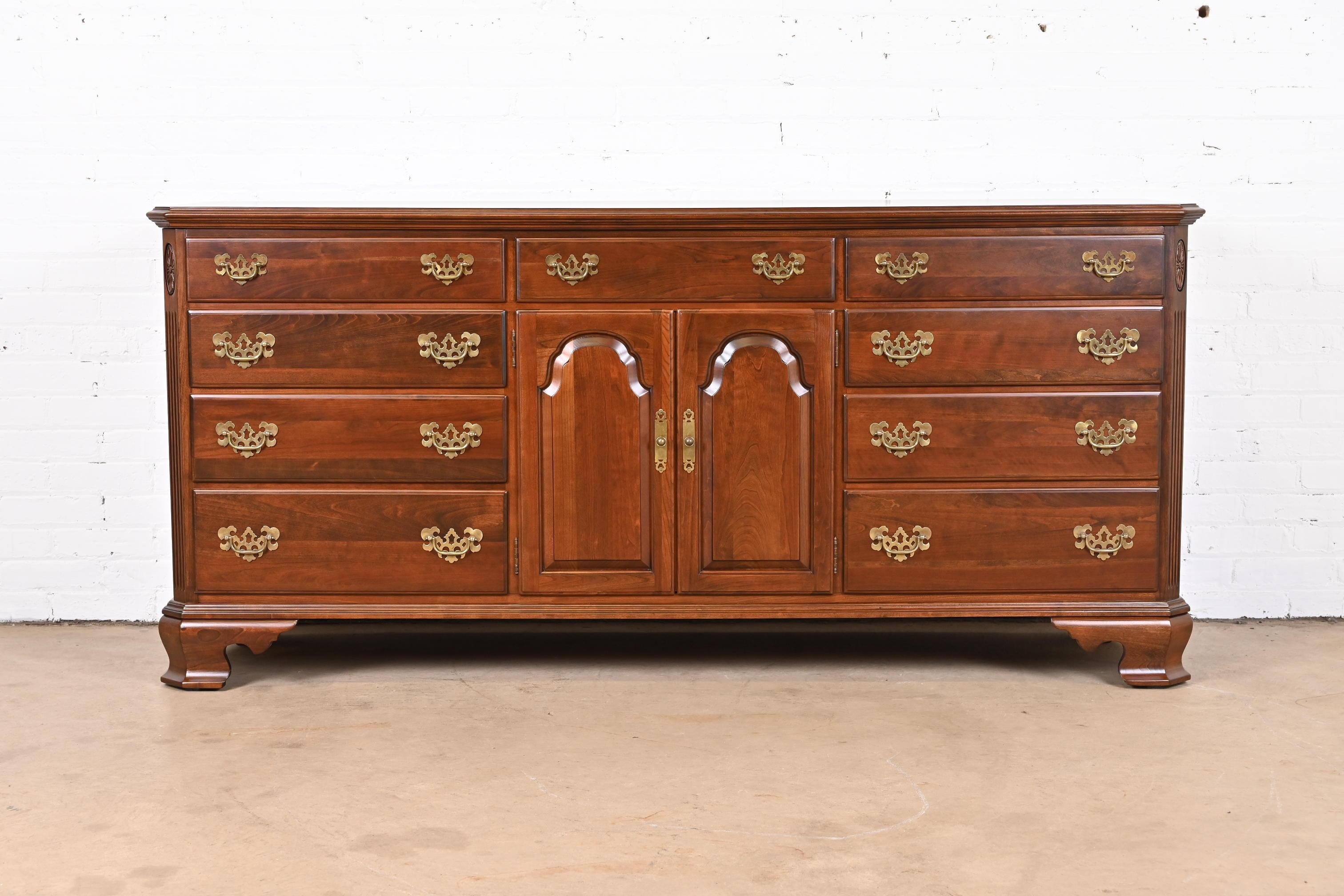 Ethan Allen Georgian Solid Cherry Wood Long Dresser, Newly Refinished In Good Condition In South Bend, IN