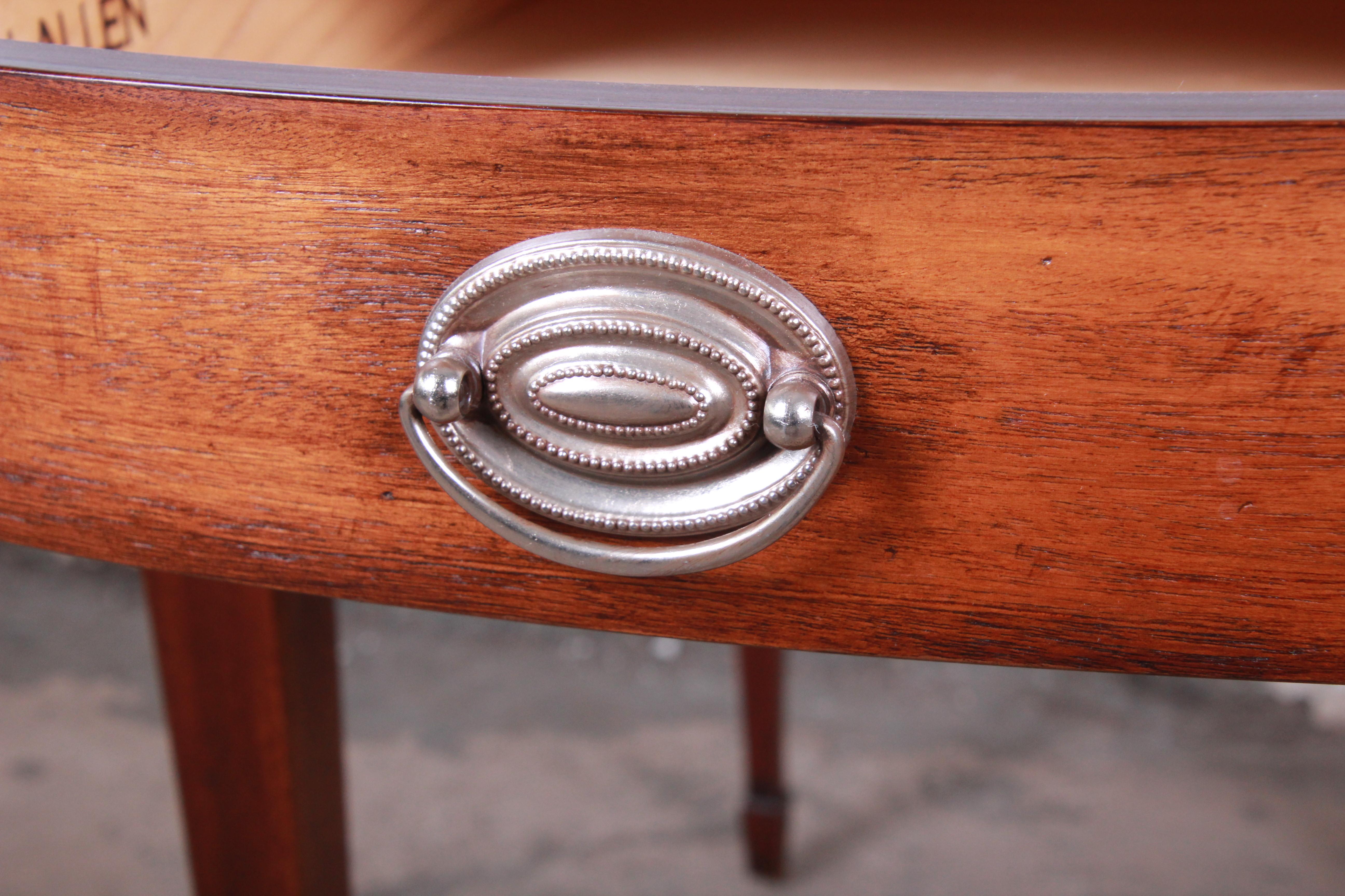 American Ethan Allen Georgian Style Banded Mahogany Pembroke Side Table