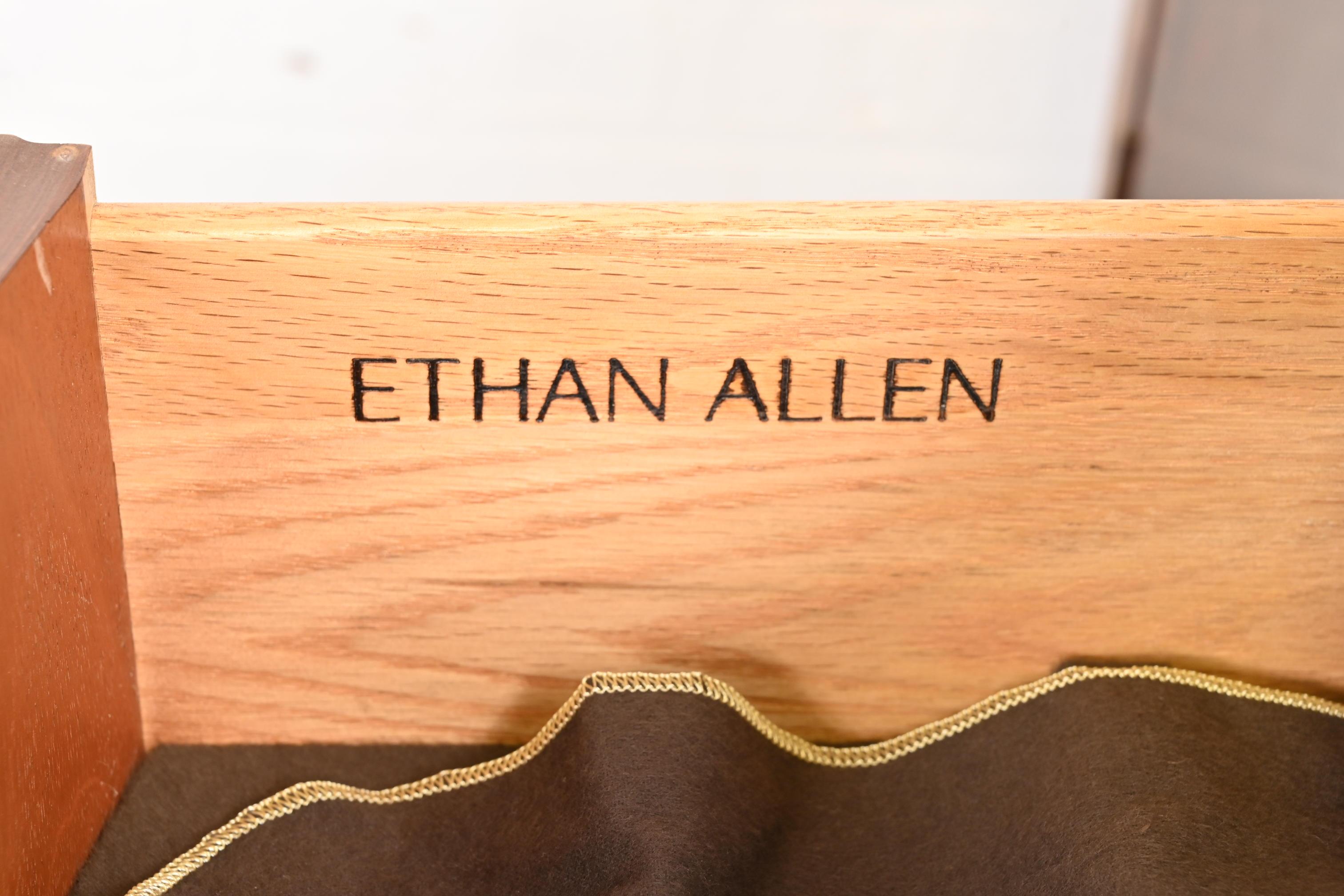 Ethan Allen Hepplewhite Inlaid Mahogany Serpentine Sideboard Credenza 4