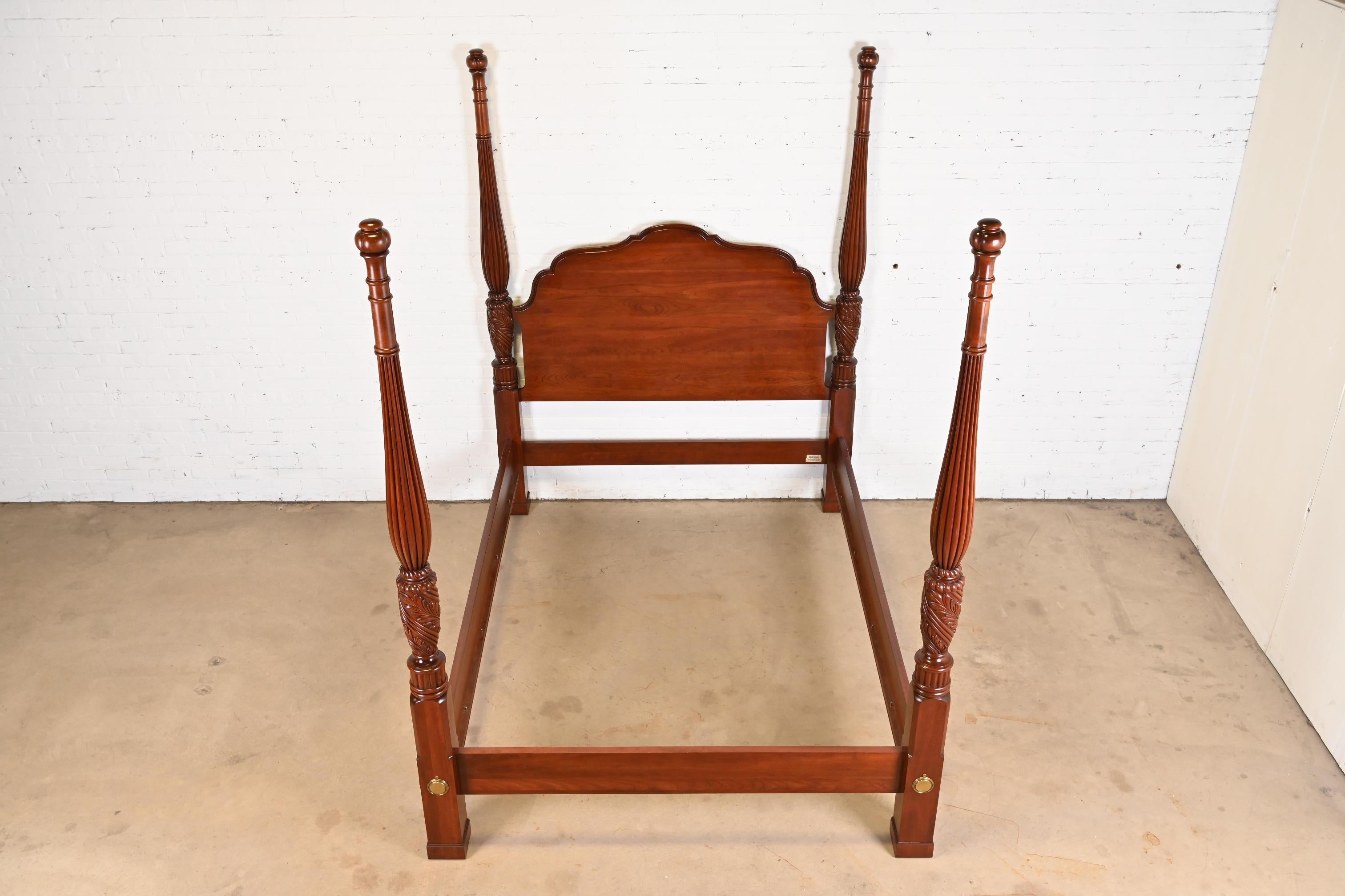 Ethan Allen Knob Creek Collection Georgian Cherry Wood Queen Size Poster Bed In Good Condition In South Bend, IN