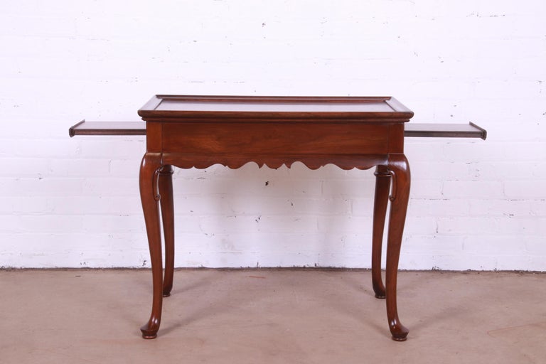 Ethan Allen Queen Anne Cherry Wood Tea Table or Occasional Side Table