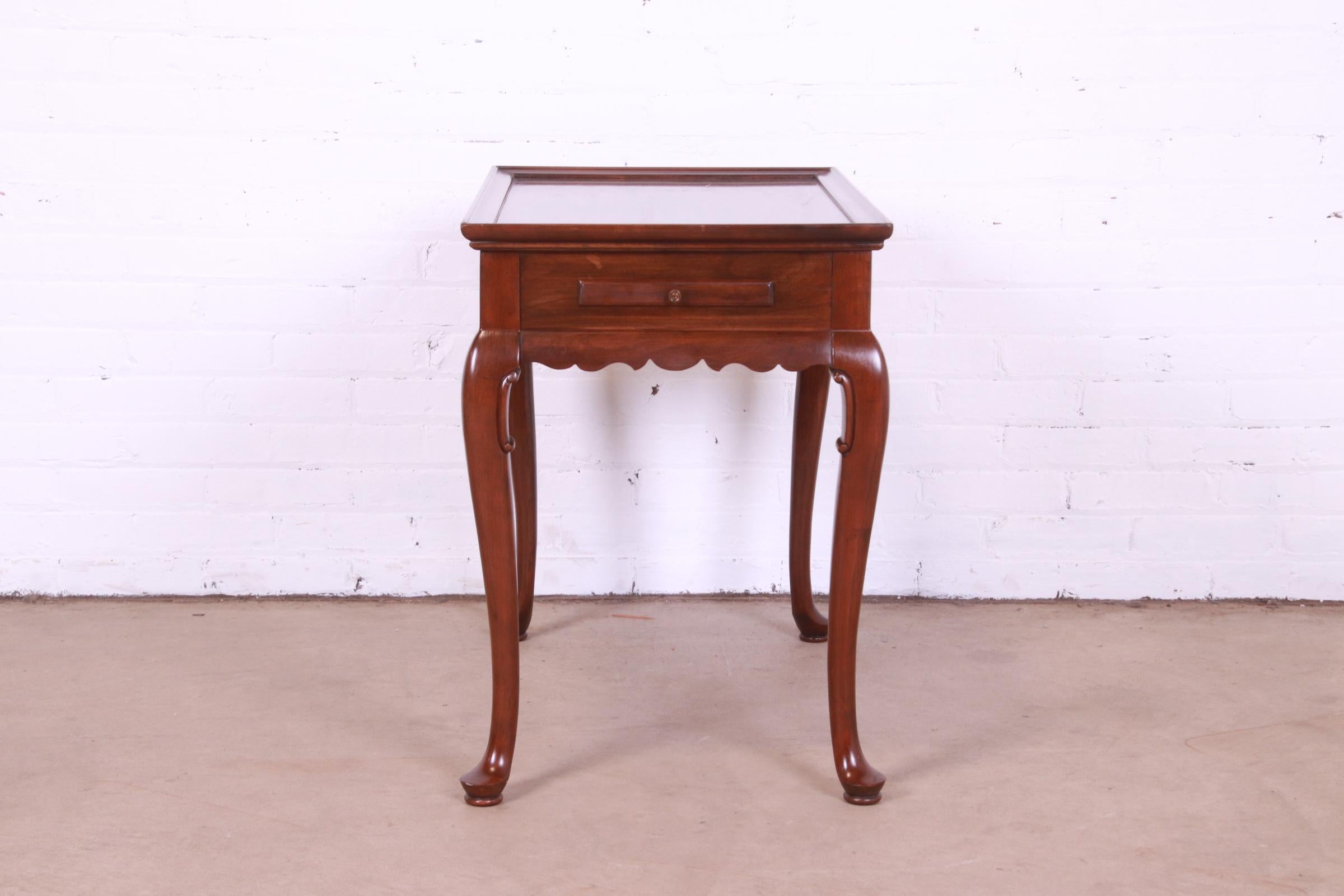 Ethan Allen Queen Anne Cherry Wood Tea Table or Occasional Side Table 6